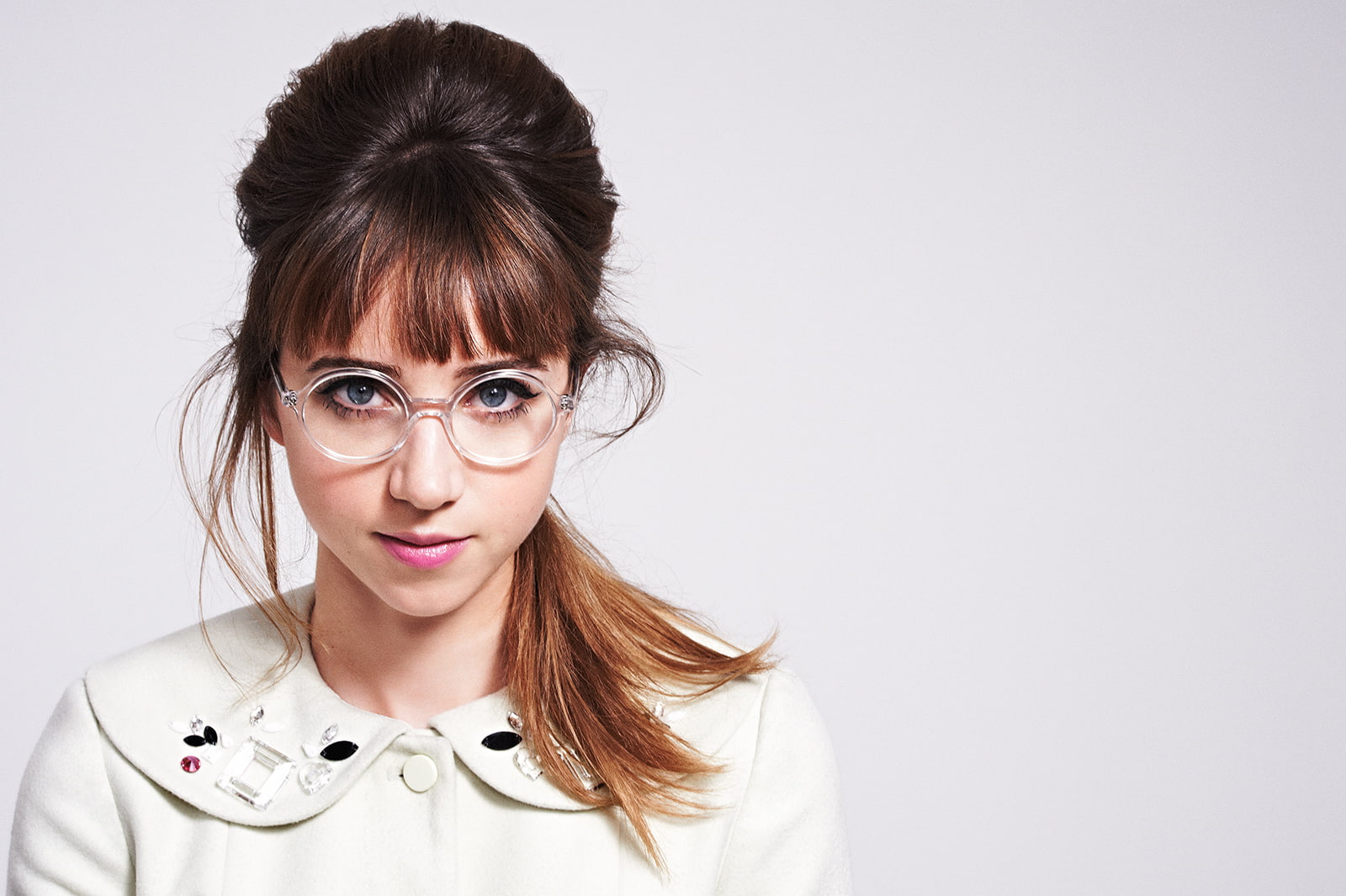 women, young women, beautiful people, hairstyle, glasses, bangs, actress, 720P, women with glasses, Zoe Kazan, hair, white background, females, hipster - person, HD Wallpaper