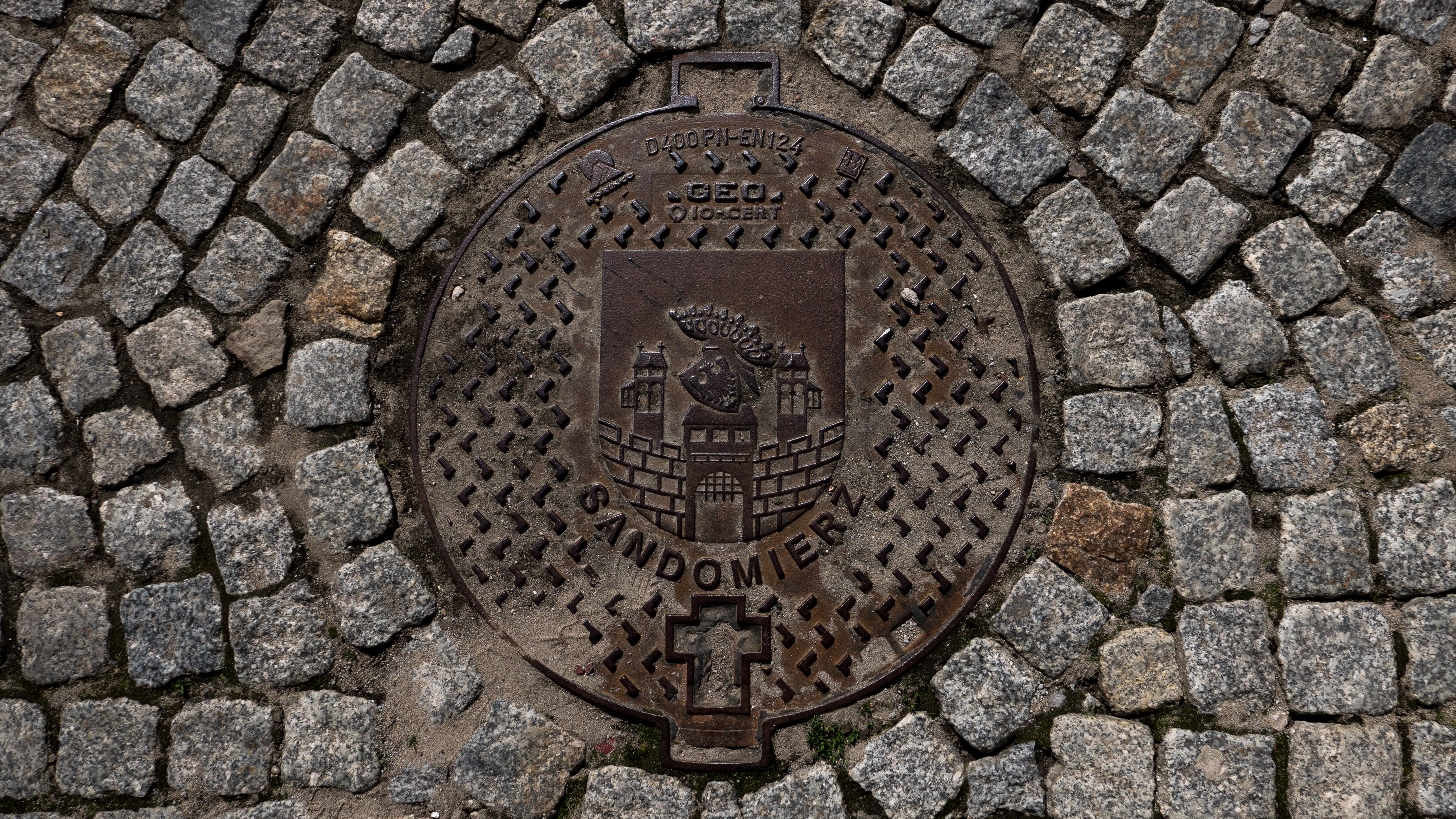 architecture, stone, close-up, cobblestone, day, geometric shape, outdoors, full frame, art and craft, textured, sewer hatch, design, street, pattern, circle, HD Wallpaper