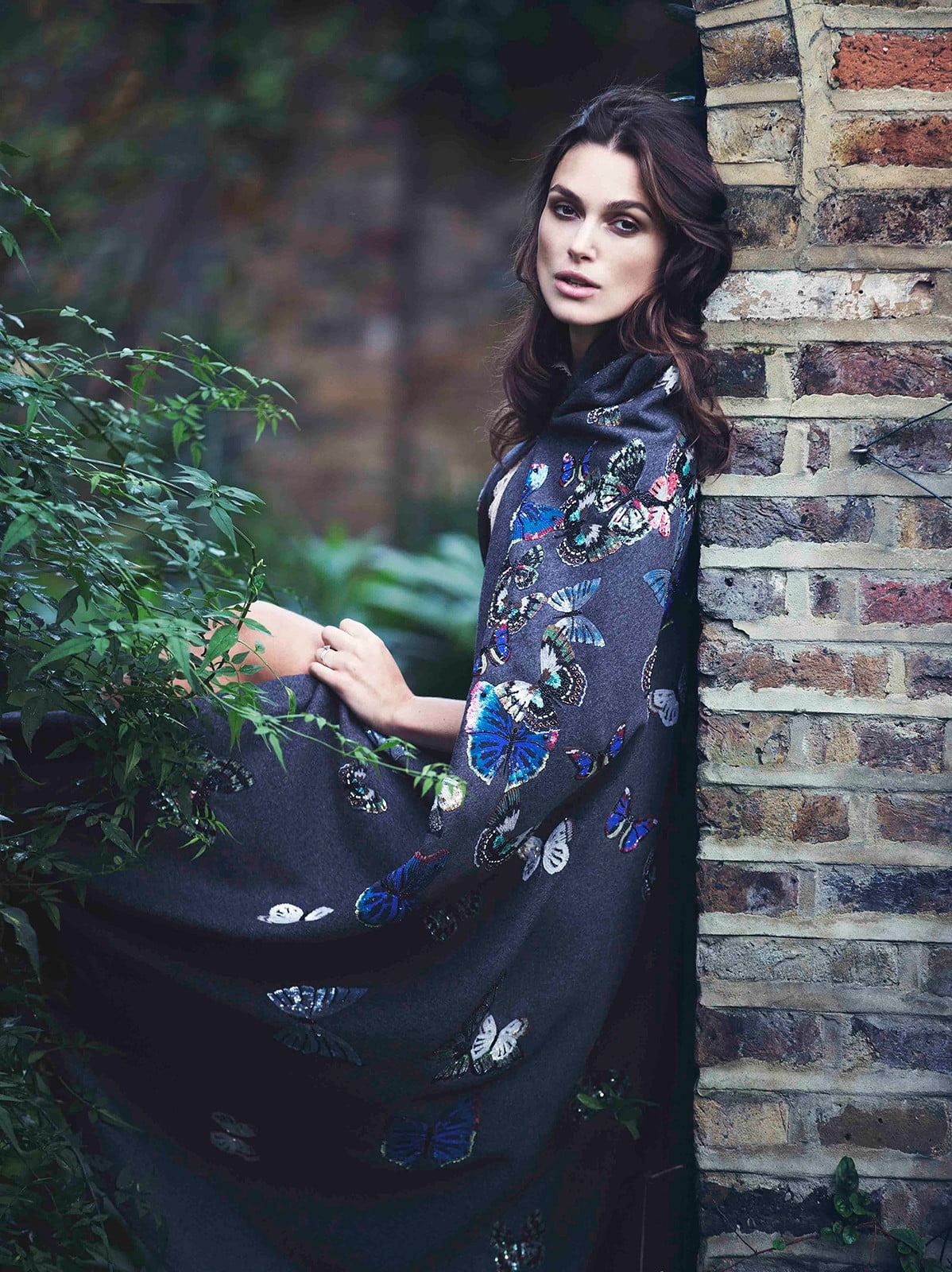 fashion, women, teenager, portrait, hairstyle, three quarter length, casual clothing, lifestyles, beauty, brown hair, long hair, Keira Knightley, outdoors, Phone HD Wallpaper