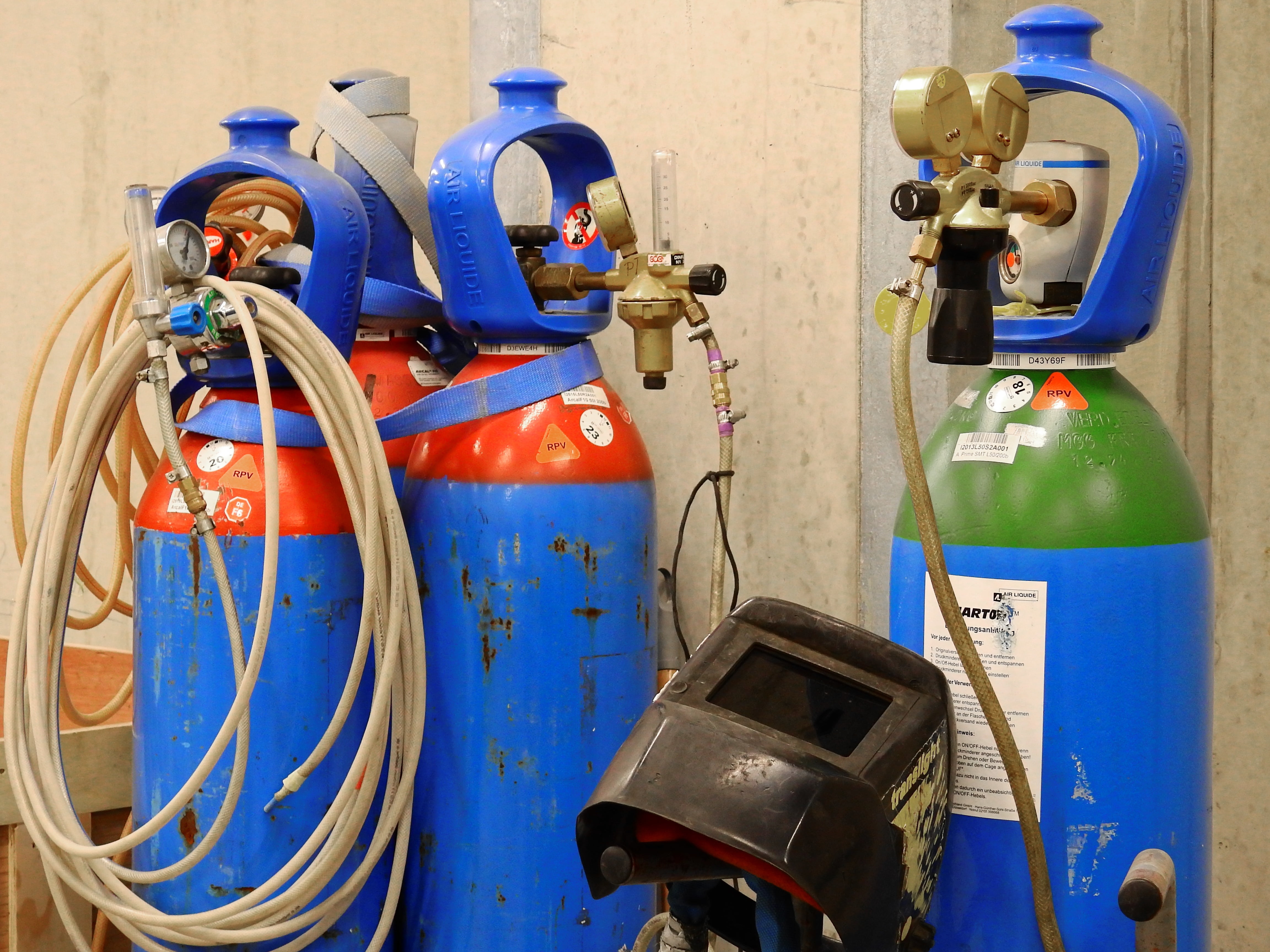 industry, still life, 4K, fuel and power generation, protection, protective gas, gas bottle, control, day, metal, gas, craftsmen, welder, gasoline, valve, HD Wallpaper