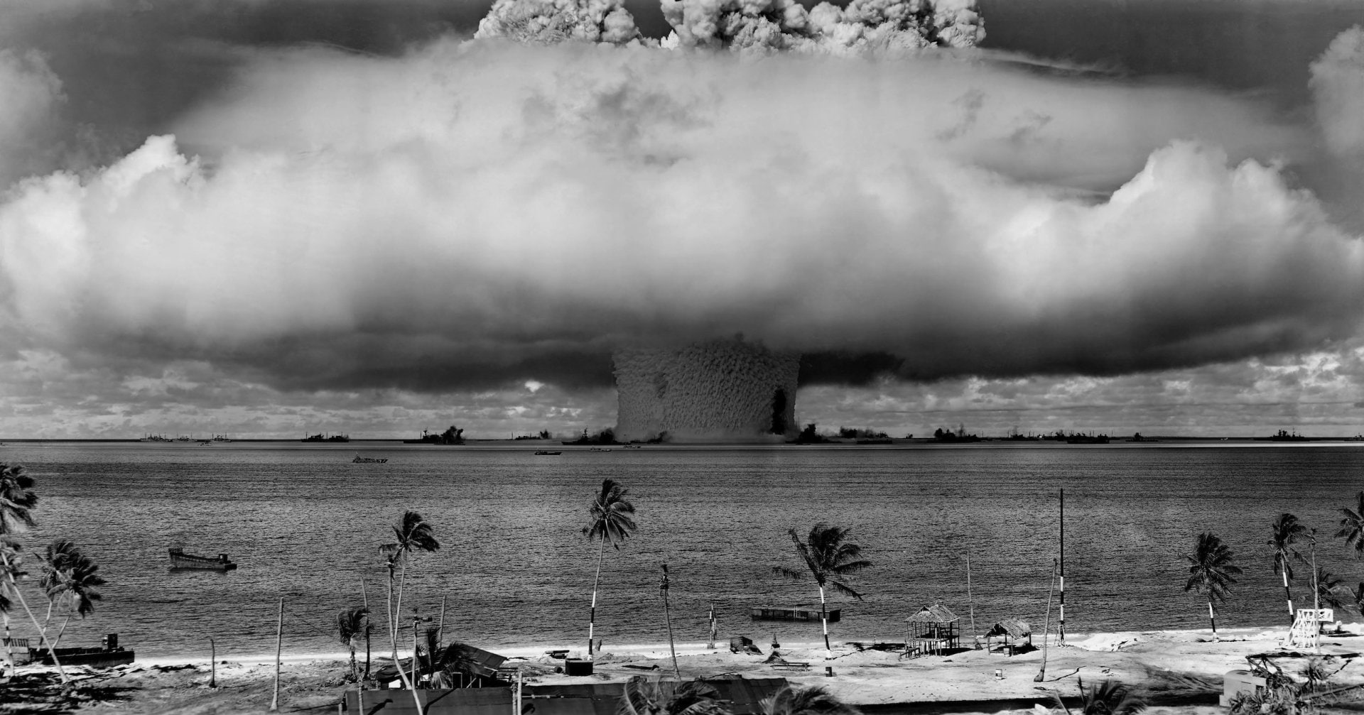 War, Black and White, explosive, fighting, violence, water, warning sign, exploding, destruction, 1080P, Explosion, aggression, Nuclear, Military, Photography, HD Wallpaper