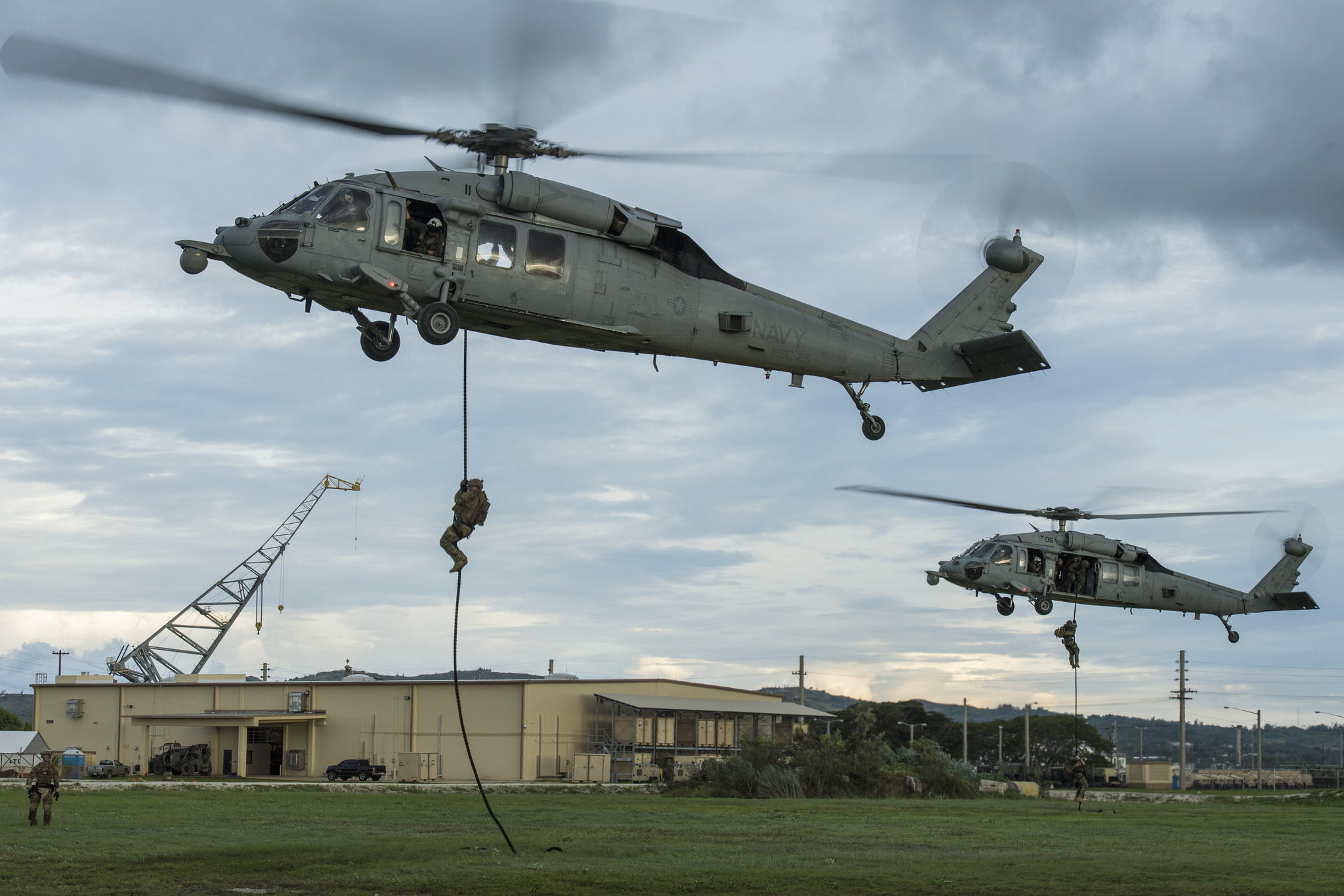 built structure, day, Sikorsky SH-60 Seahawk, airplane, transportation, air vehicle, 1080P, army, flying, mid-air, government, mode of transportation, HD Wallpaper