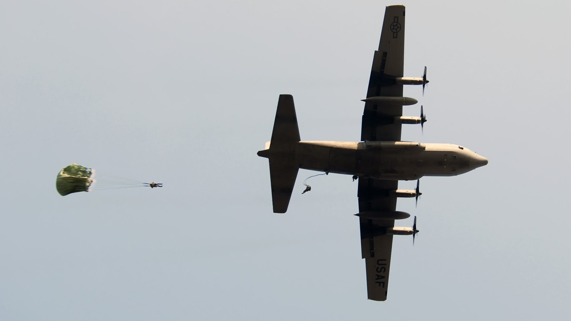 jets, sky, air vehicle, Lockheed C-130 Hercules, bird, low angle view, fighter plane, mid-air, clear sky, plane, mode of transportation, motion, military, HD Wallpaper