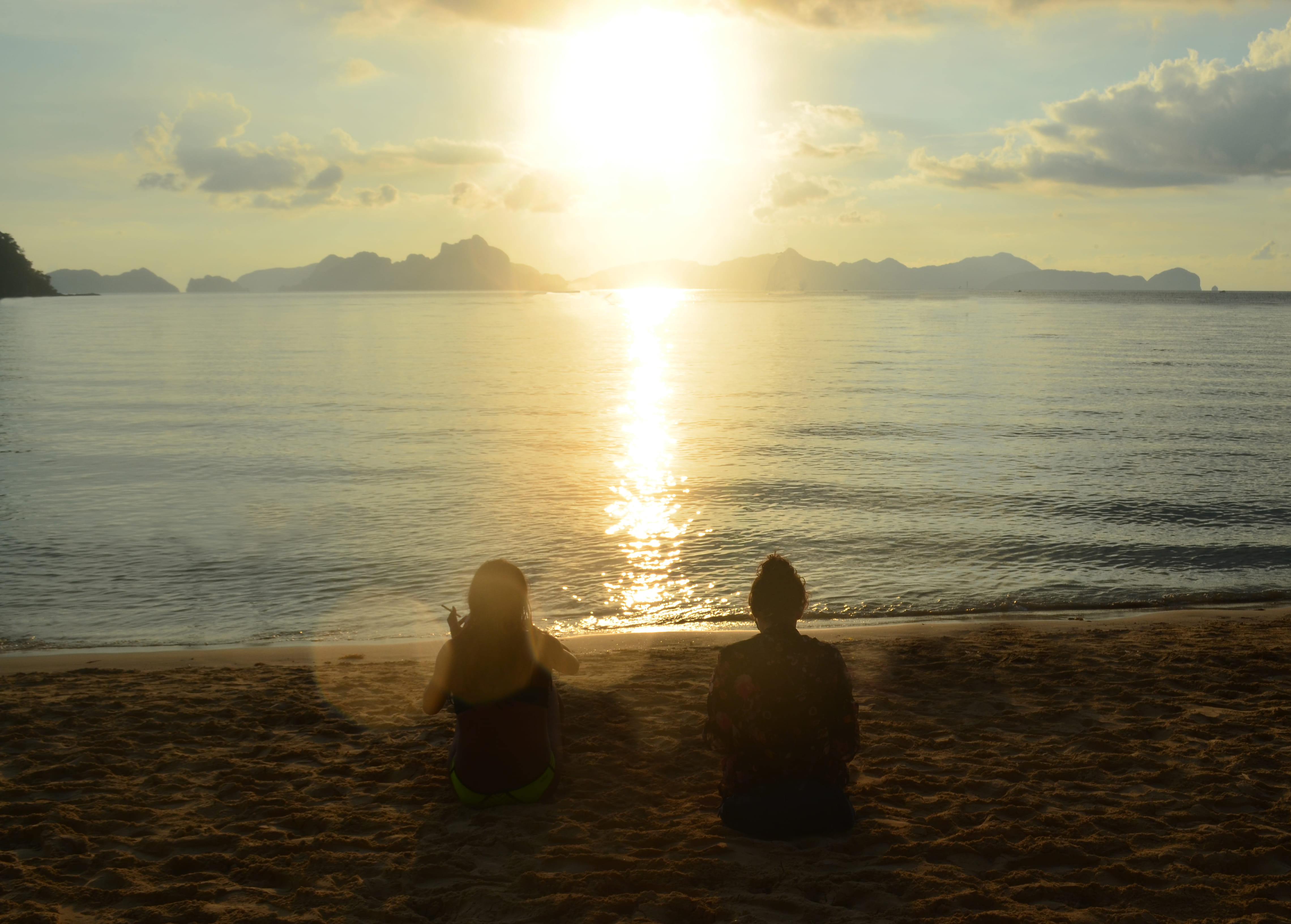 el nido, lens flare, travel, beach, two people, sunlight, positive emotion, sitting, 4K, outdoors, landscape, nature, sunset, palawan, las cabanas beach resort, HD Wallpaper