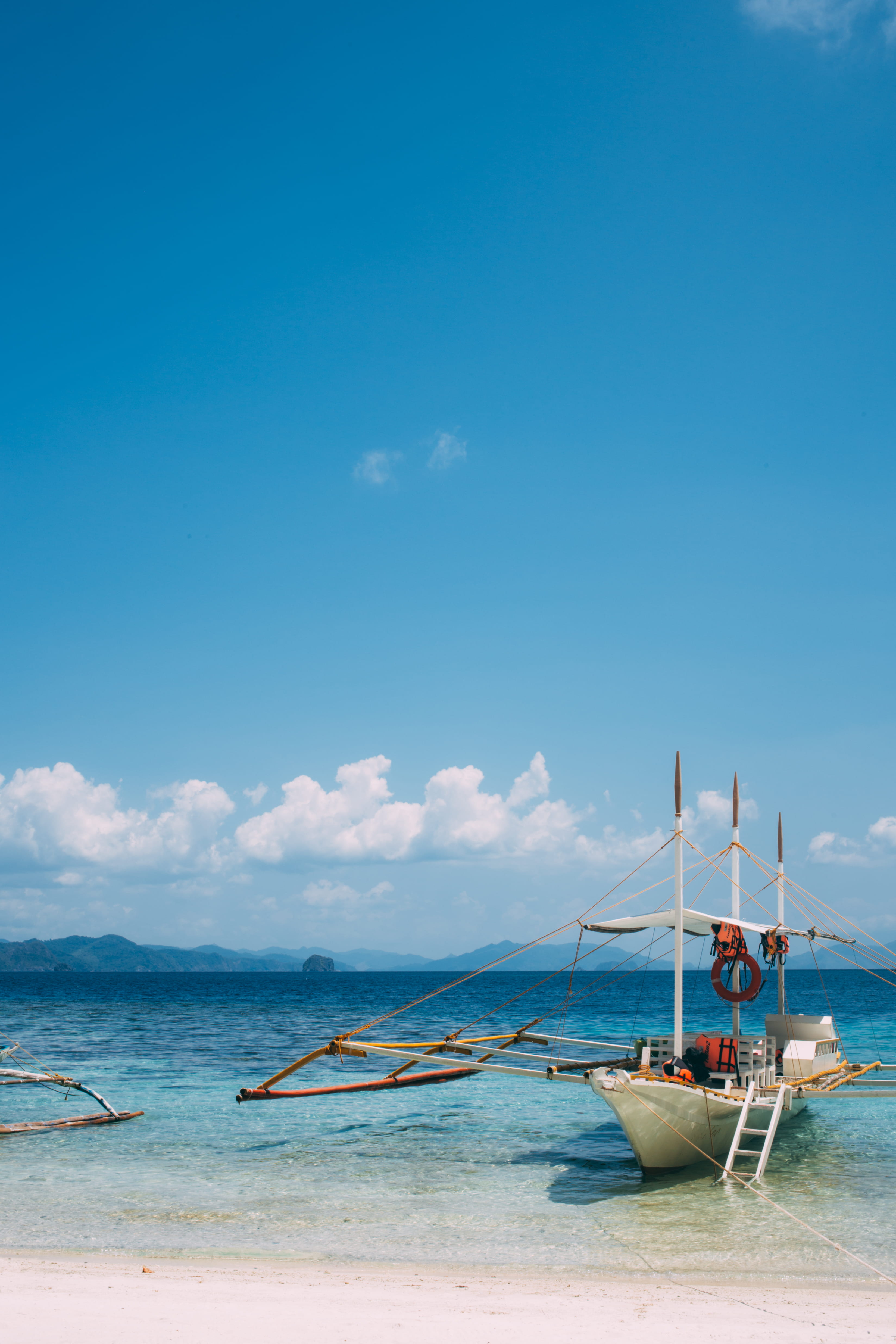 island hopping tour d, vacation, island, tranquil scene, boat, private beach, palawan, moored, water, nature, horizon, blue, cloud - sky, el nido, 4K, Phone HD Wallpaper