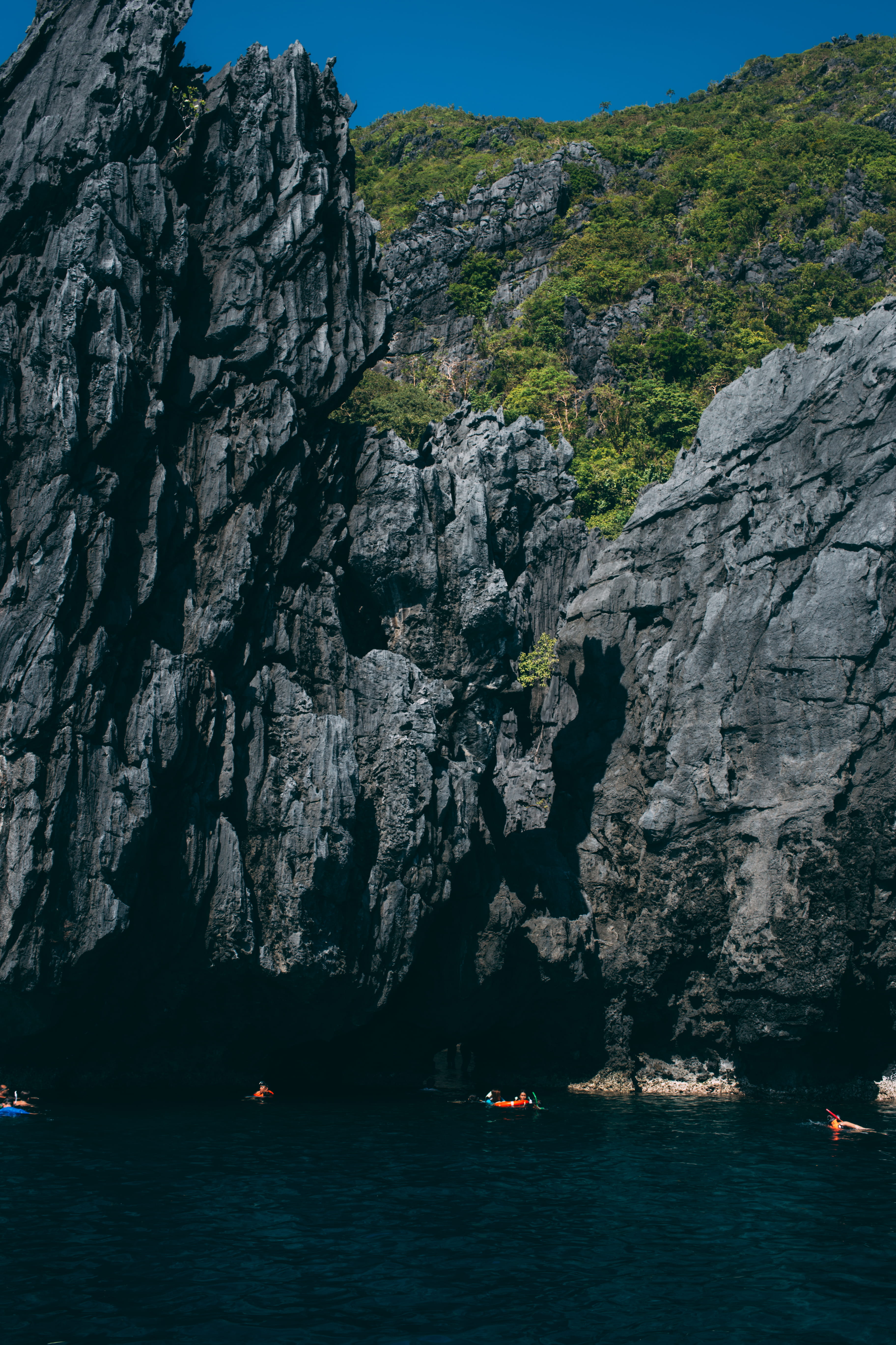 formation, cliff, trip, tranquility, beauty in nature, beach, mode of transportation, transportation, philippines, water, swimming, rock, 5K, nature, scenics - nature, Phone HD Wallpaper