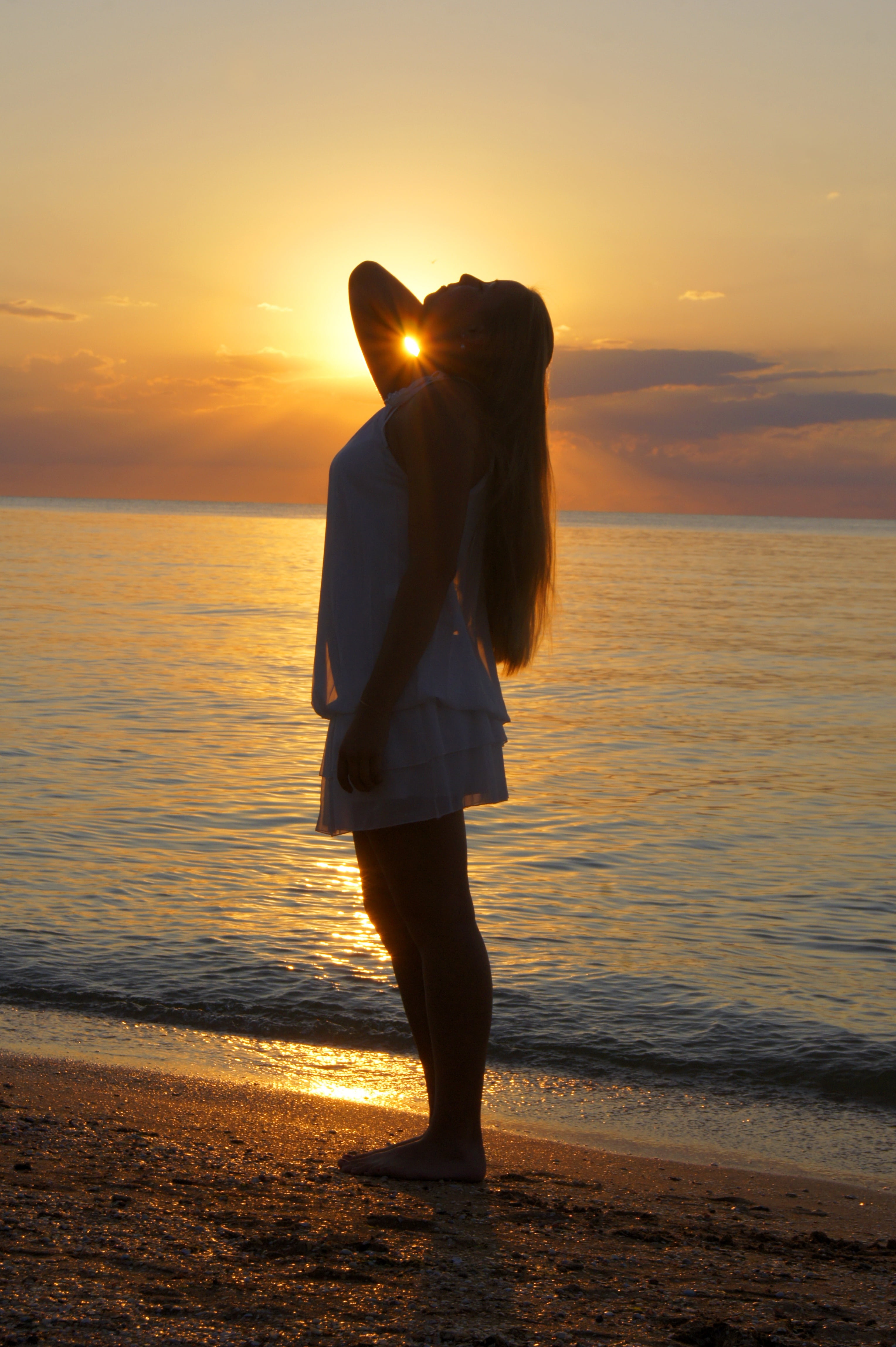 women, water, 4K, sea coast, beauty in nature, standing, sun, tank, orange color, journey, rear view, seascape, scenics - nature, silence, evening shore, Phone HD Wallpaper