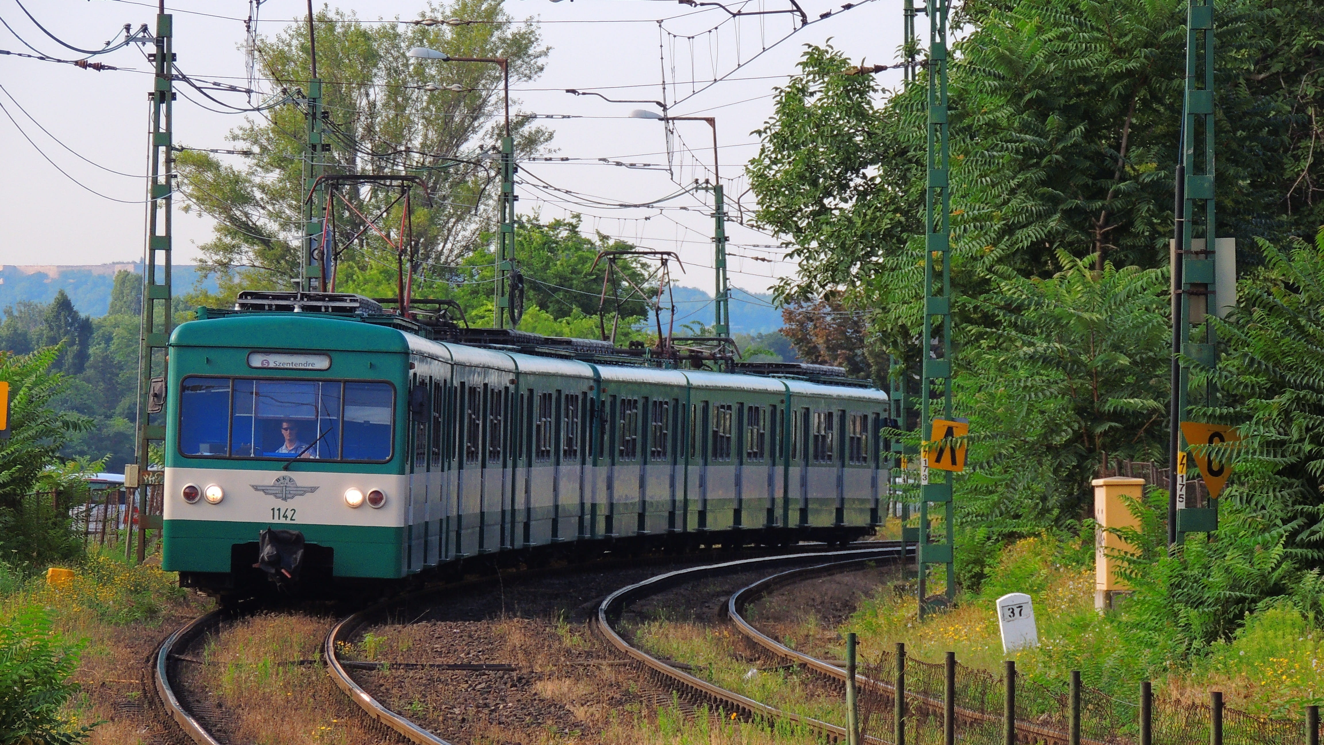 train - vehicle, hungarian, cable, Budapest, plant, electricity, travel, City, landmark, tourism, architecture, old, hungary, transport, tree, capital, HD Wallpaper
