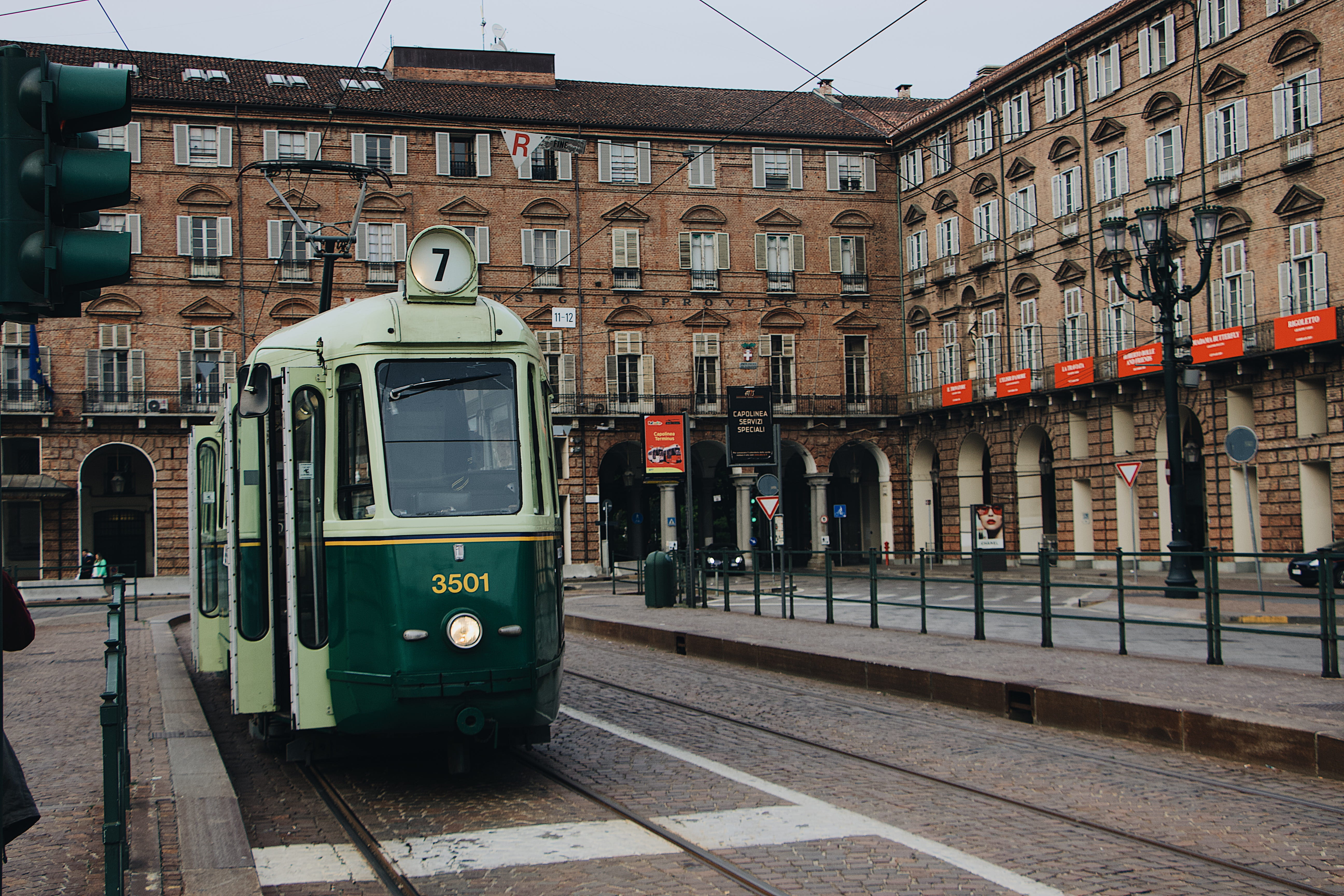 green, incidental people, trolley, rail, train, built structure, city life, city, building exterior, outdoors, track, streetcar, vehicle, mode of transportation, HD Wallpaper