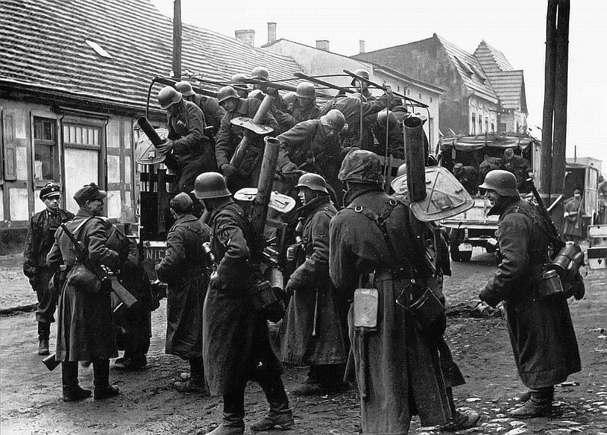 city, standing, beside, adult, building, crowd, people, day, vehicle, group of people, clothing, German Army, old photos, men, 480P, law, responsibility, HD Wallpaper