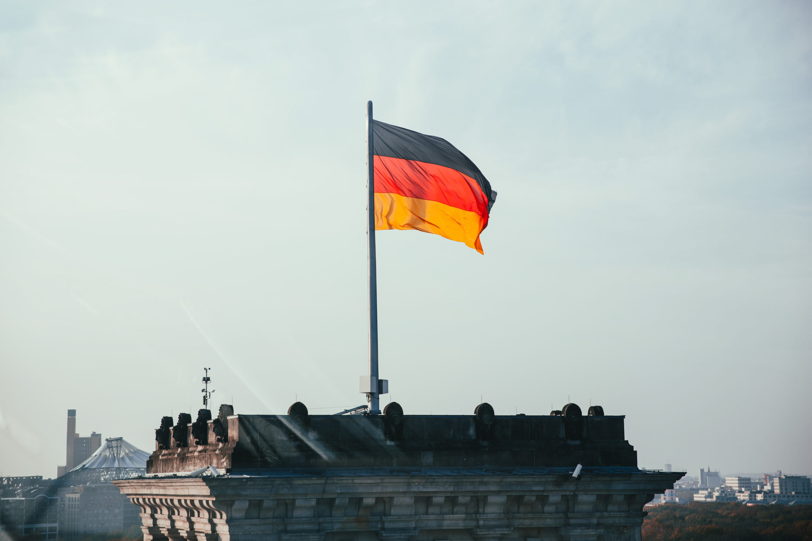 skyline, nationalism, classic, rooftop, nation, city, striped, national, red, symbolic, outdoors, travel destinations, waving, wind, low angle view, heritage, HD Wallpaper