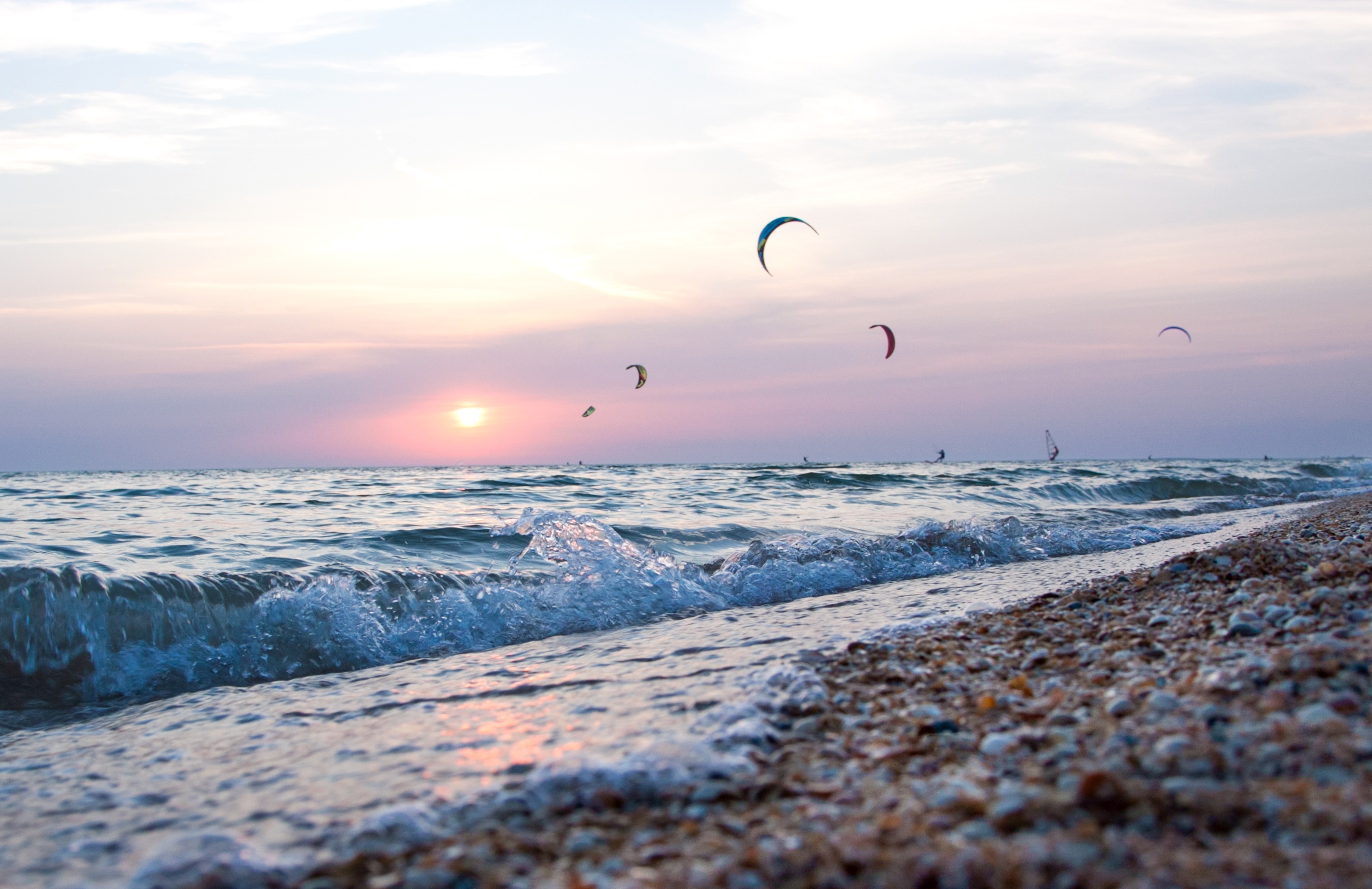 adventure, kitesurfing, kiteboarding, outdoors, 2K, sport, tranquil scene, nature, horizon, handsomely, incidental people, yeisk, water, spray, beauty in nature, HD Wallpaper