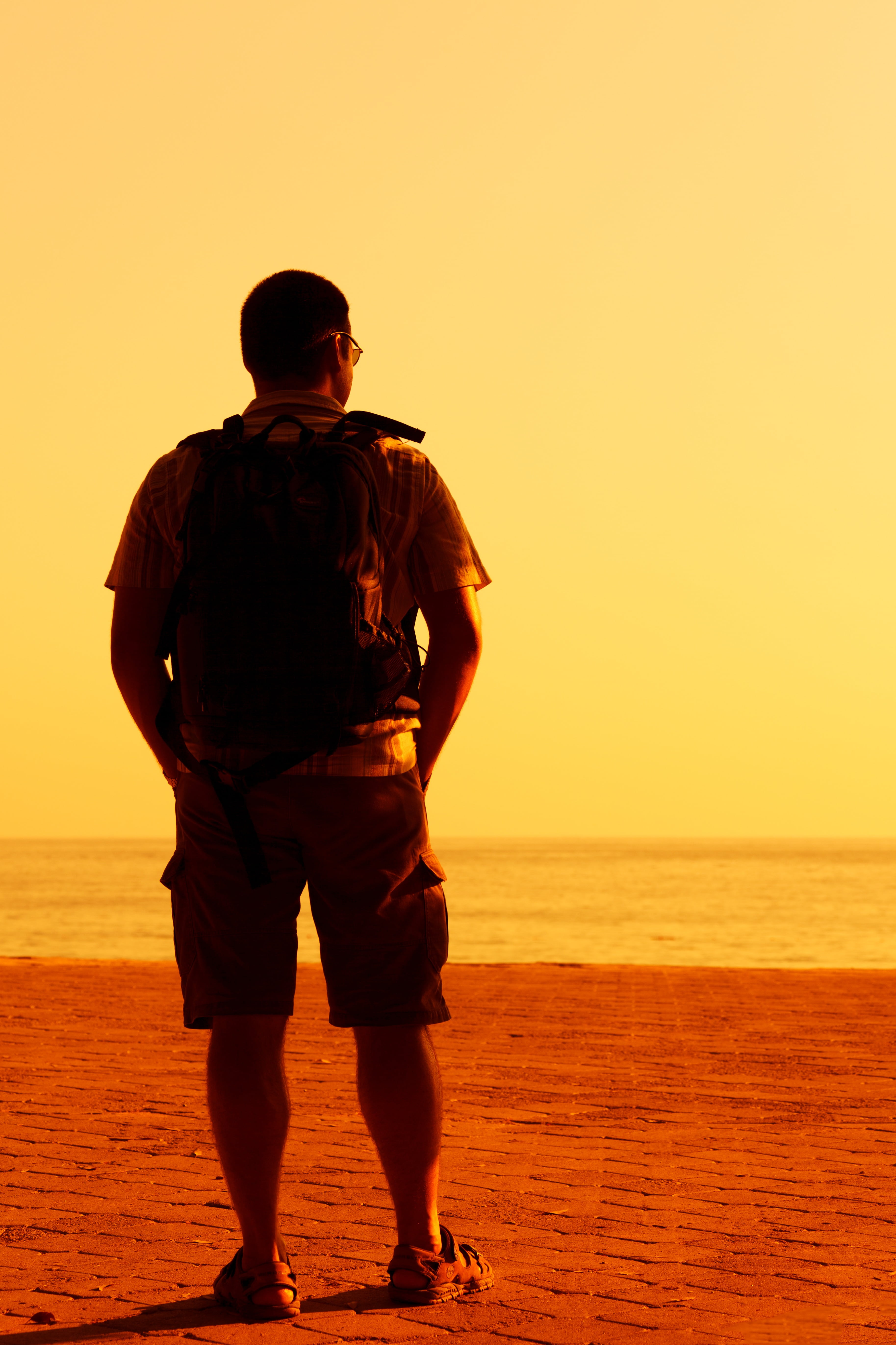 horizon, alone, people, land, orange, looking at view, nature, men, beach, sunrise, horizon over water, sea, sky, beauty in nature, uniform, watching, orange color, Phone HD Wallpaper