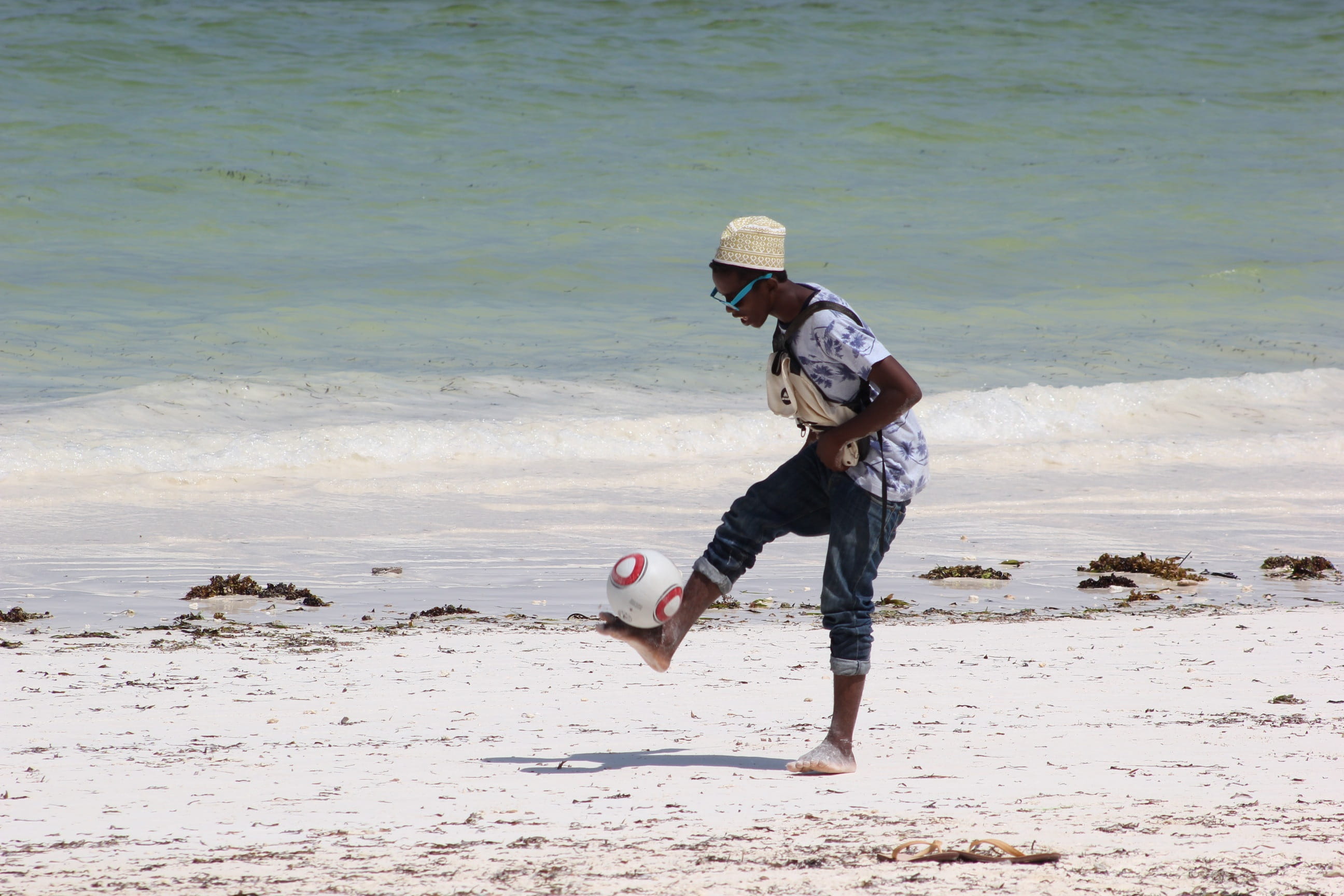 casual clothing, muslim, hat, warm clothing, beach, Tanzania, outdoors, sea, Football, kid, nature, Zanzibar, playing, side view, beauty in nature, water, HD Wallpaper