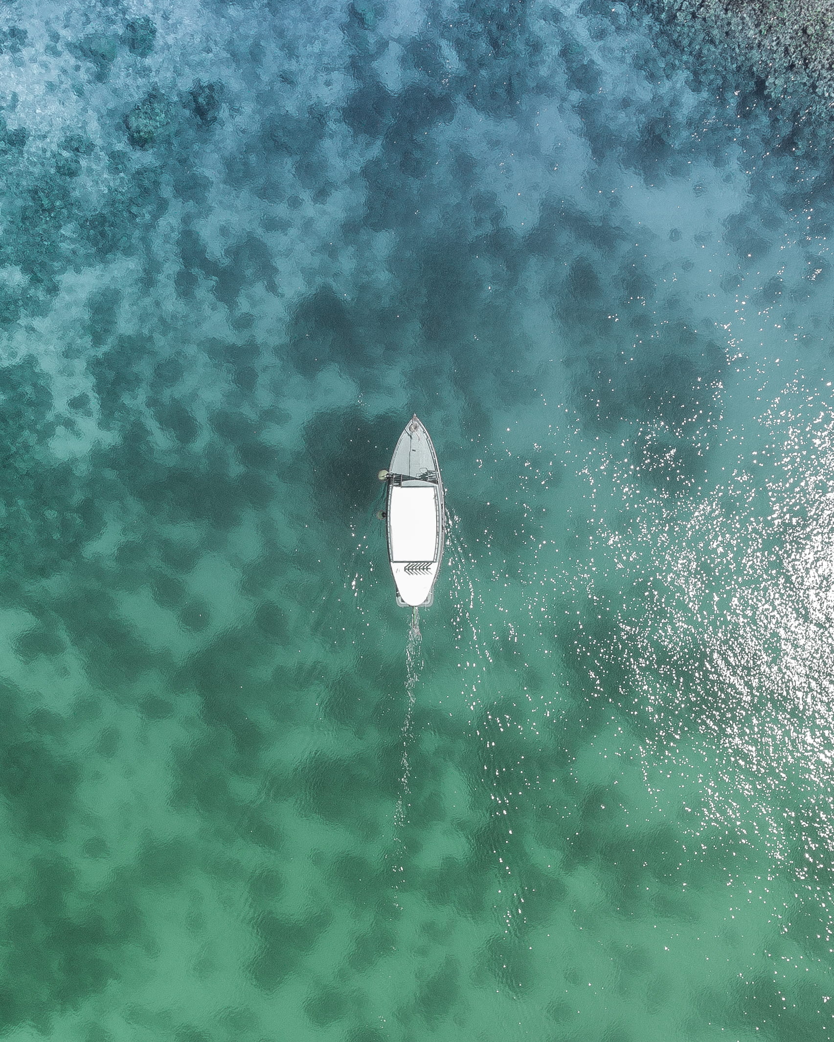 underwater, nature, nautical vessel, day, blue, sun, outdoors, no people, eye, low angle view, aerial, waterfront, photo, tranquil scene, daytime, water, Phone HD Wallpaper