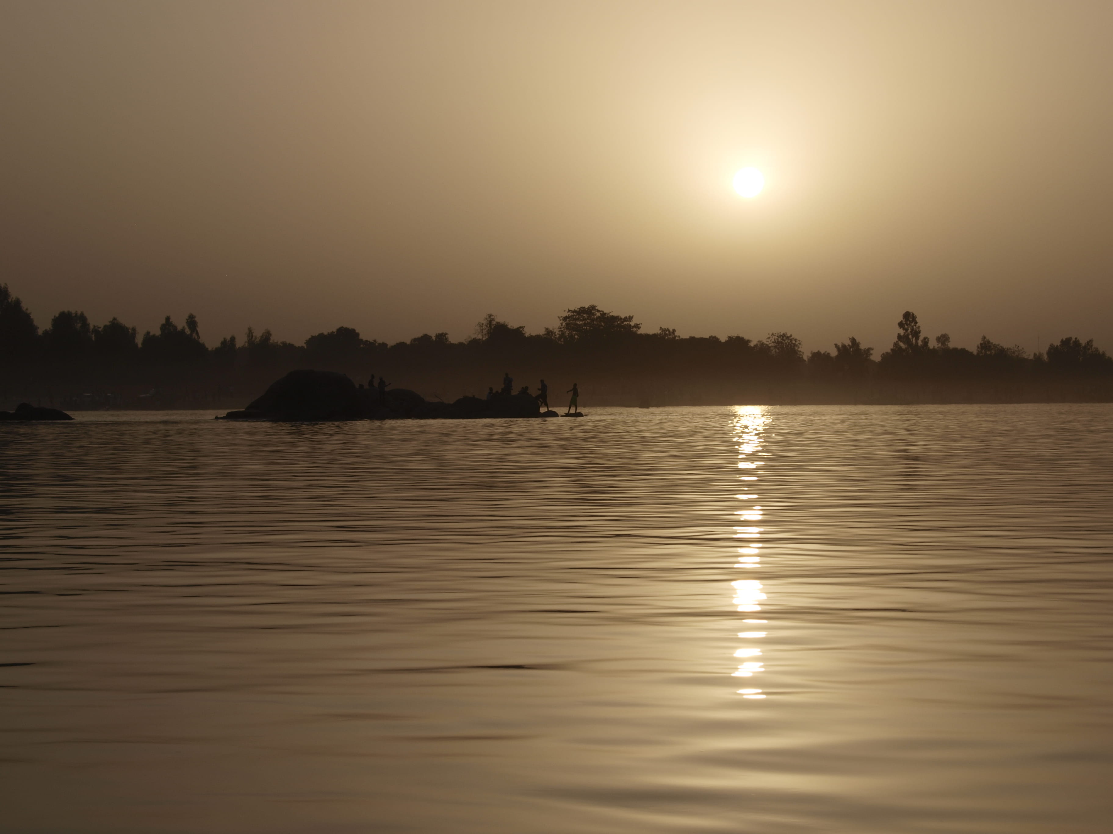 waterfront, tranquil scene, dusk, silhouette, desert, plant, 2K, reflection, sky, sun, lake, water, sunset, africa, tree, outdoors, fishermen, nature, HD Wallpaper