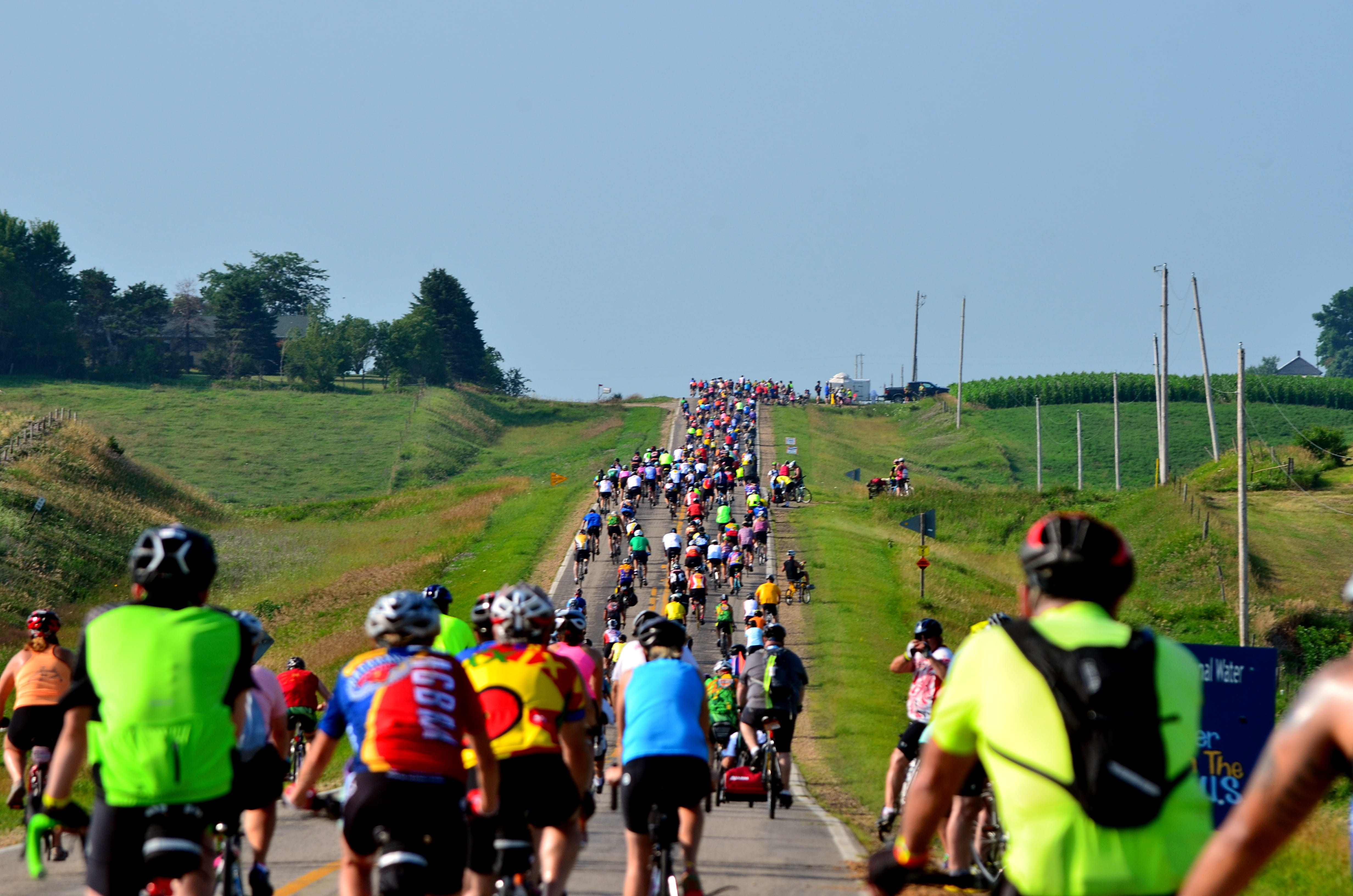 helmet, real people, nature, 4K, midwest, large group of people, transportation, outdoors, day, sport, crowd, riding, plant, competition, mode of transportation, HD Wallpaper