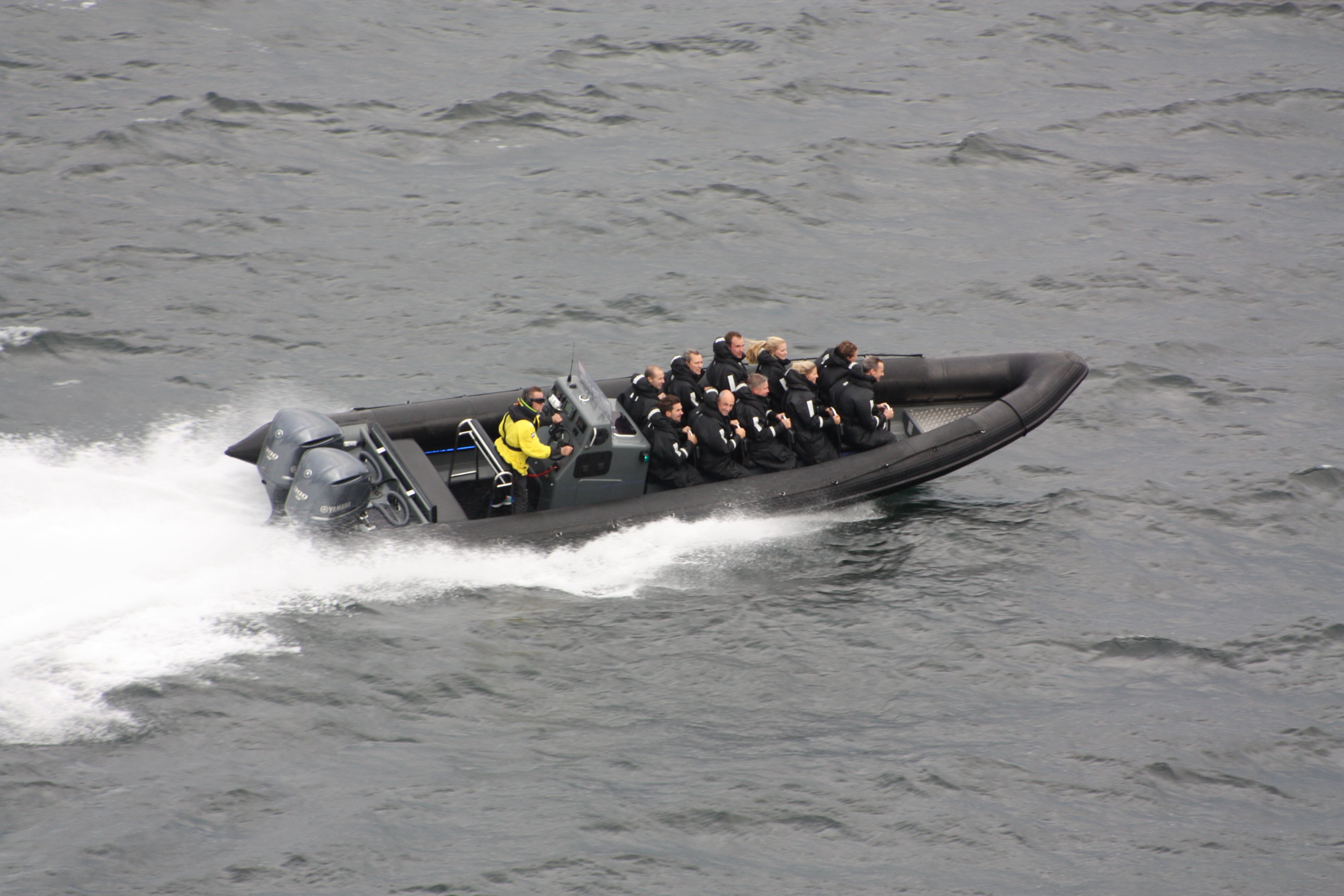 lifestyles, outdoors, boat, action, transportation, medium group of people, group of people, mode of transportation, inflatable, 4K, ship, group, speed, HD Wallpaper