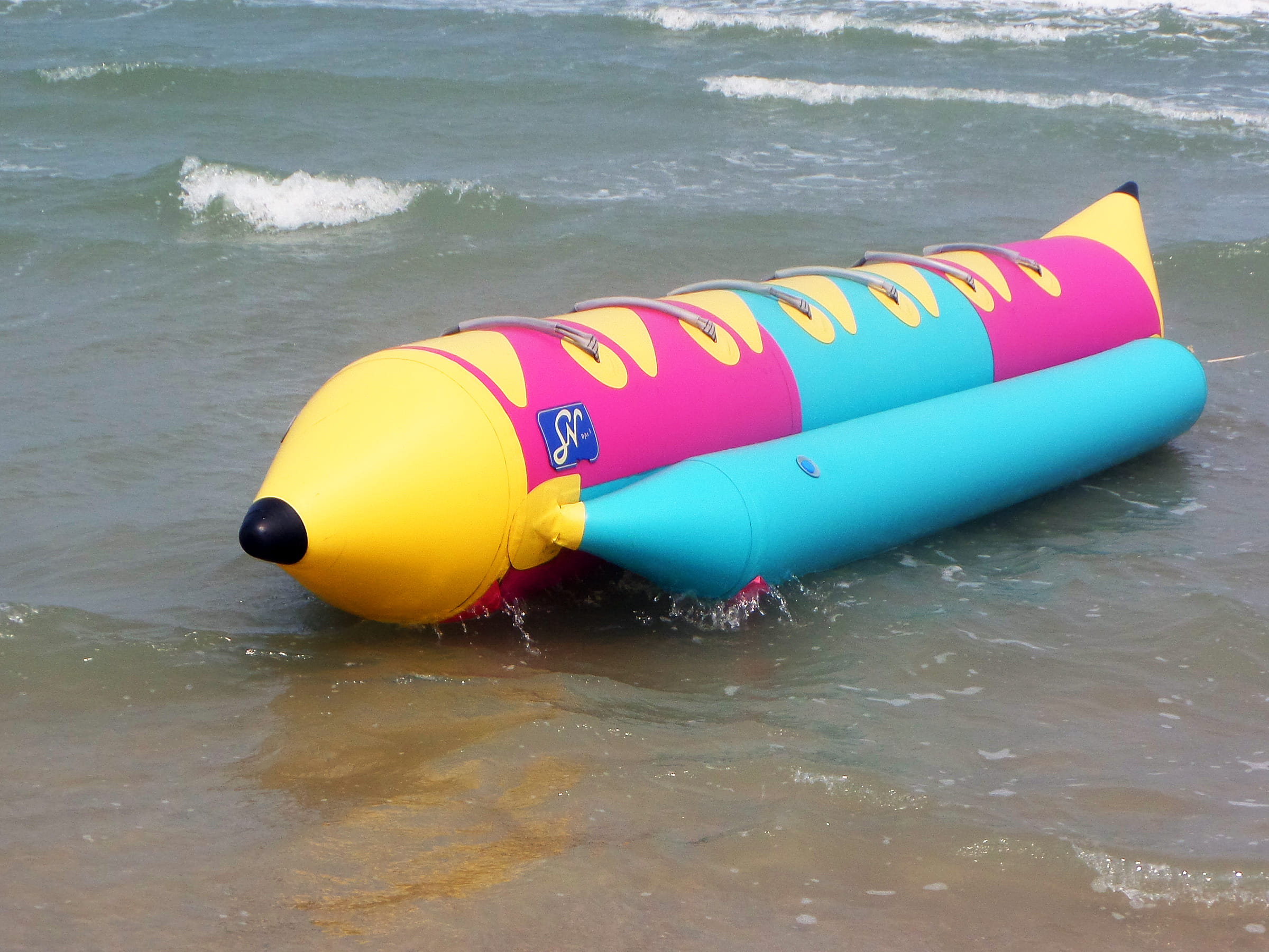 floating on water, inflatable, boat, cha, no people, aquatic sport, floating, leisure, motion, 1080P, multi colored, sea, water, beach, safety, thailand, HD Wallpaper