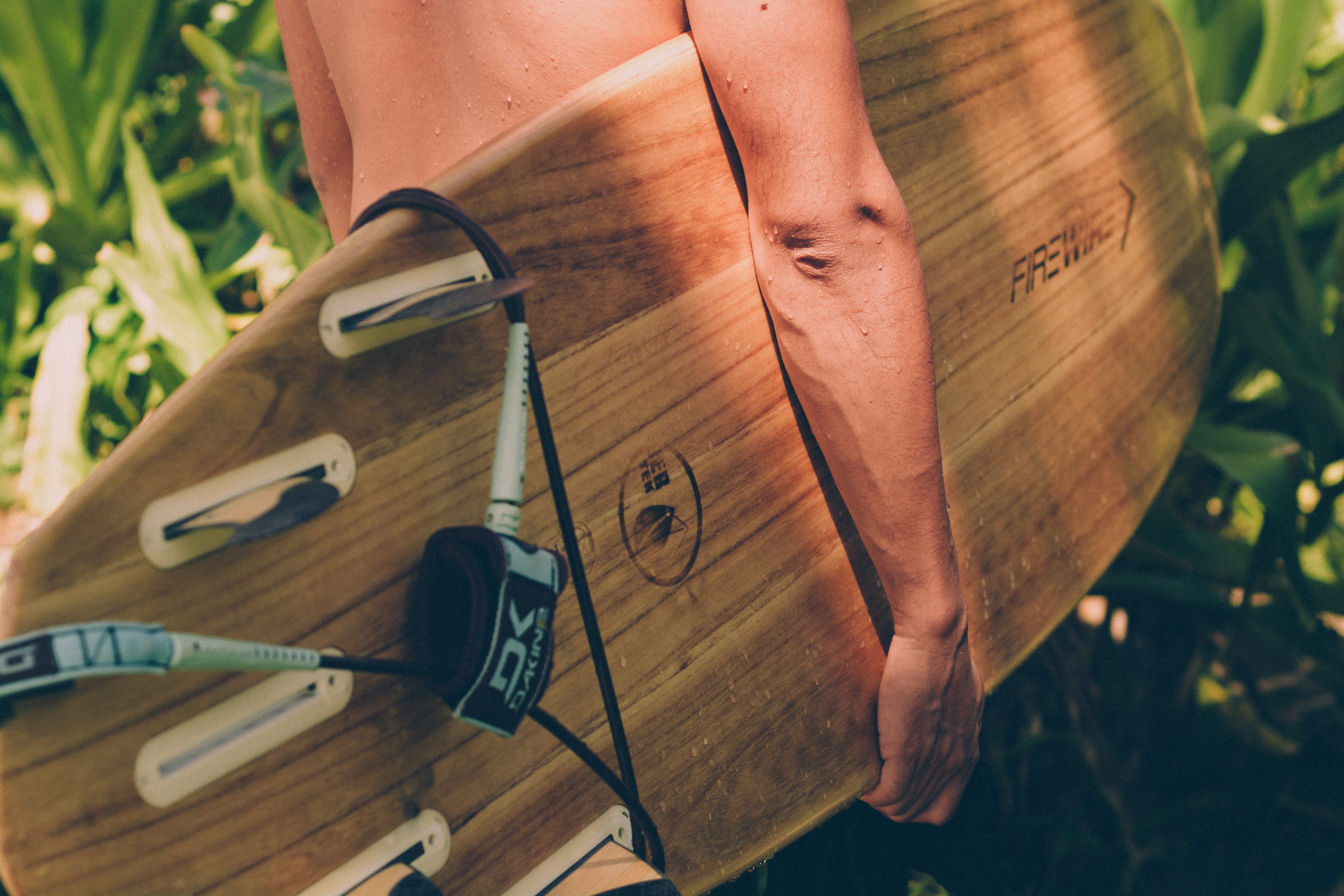 focus on foreground, midsection, surfboard, photo, high angle view, real people, surf, human hand, technology, wood - material, plant, arm, wood, watersport, HD Wallpaper