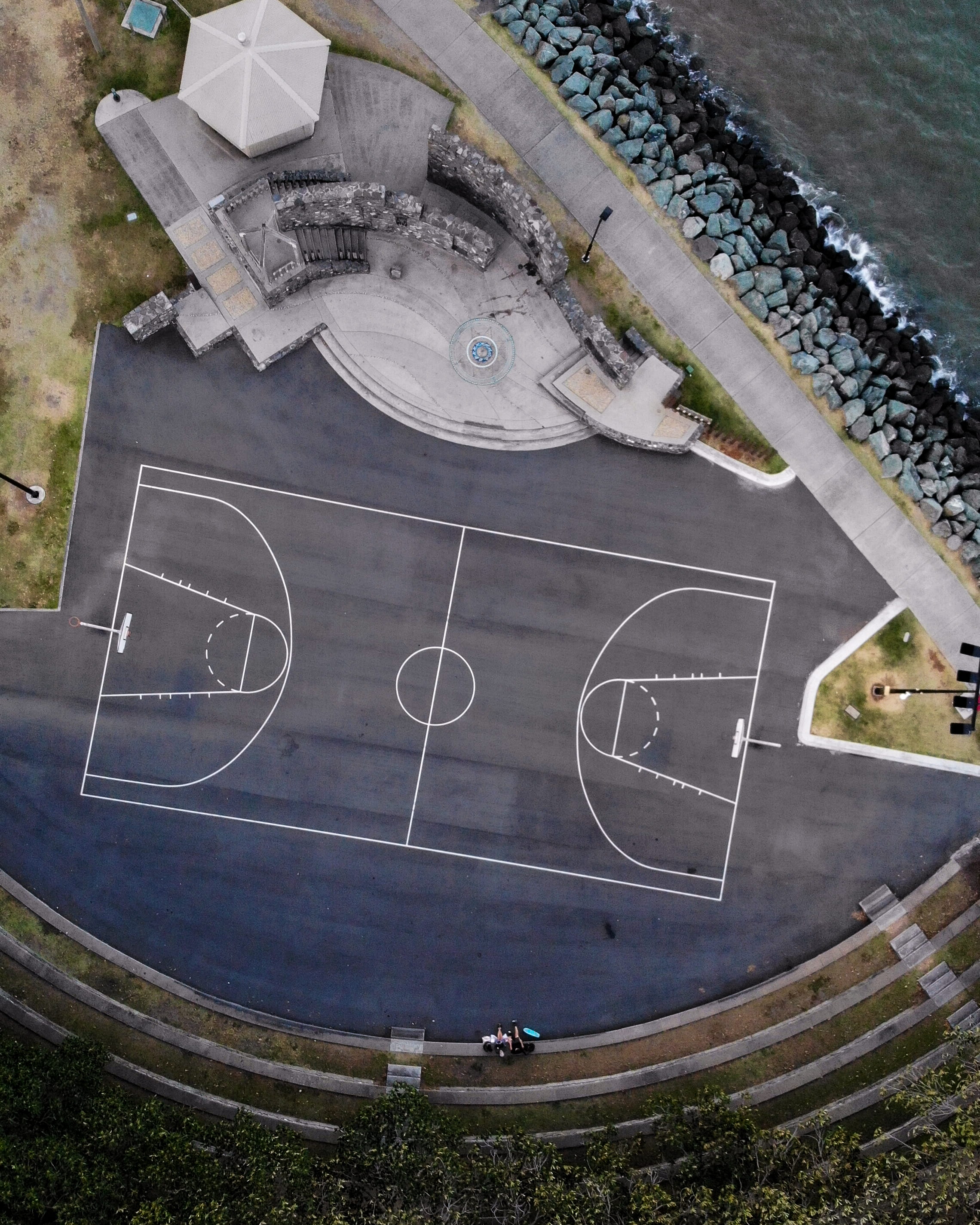 tarmac, high angle view, outdoors, asphalt, soccer field, aerial view, geometric shape, sport, intersection, empty, soccer, road, basketball, nature, circle, Phone HD Wallpaper