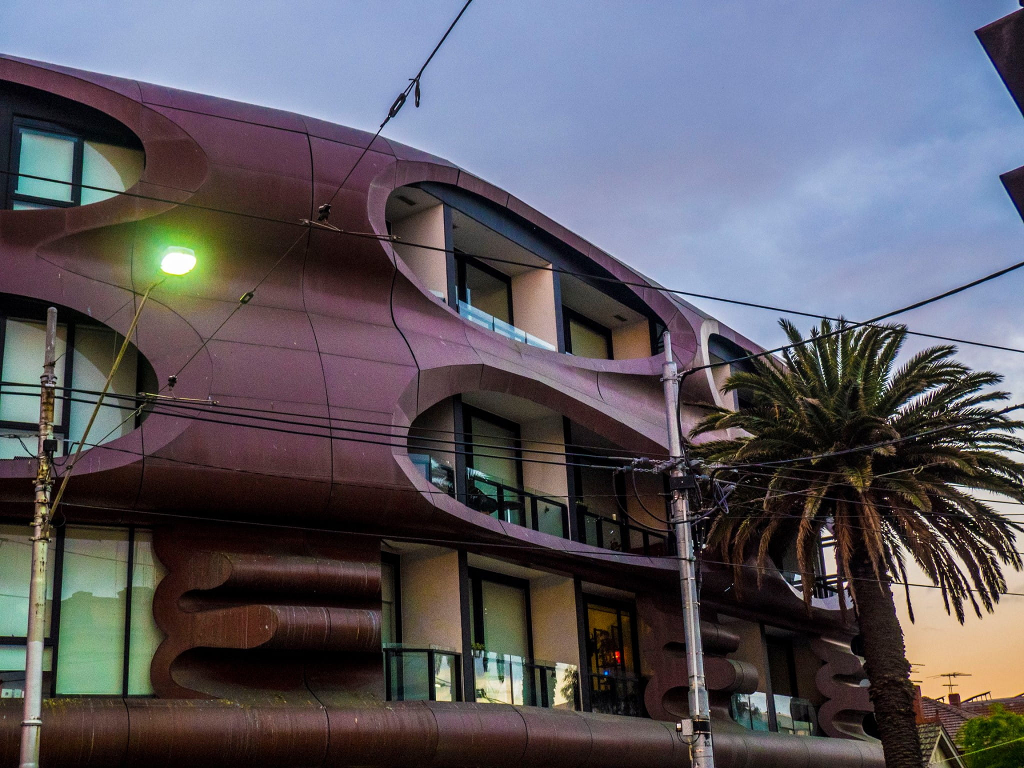 city, apartment, australia, palm tree, built structure, hotel, sky, mansion, glass, 1080P, tree, outdoors, residential district, luxury, melbourne, industrial, HD Wallpaper