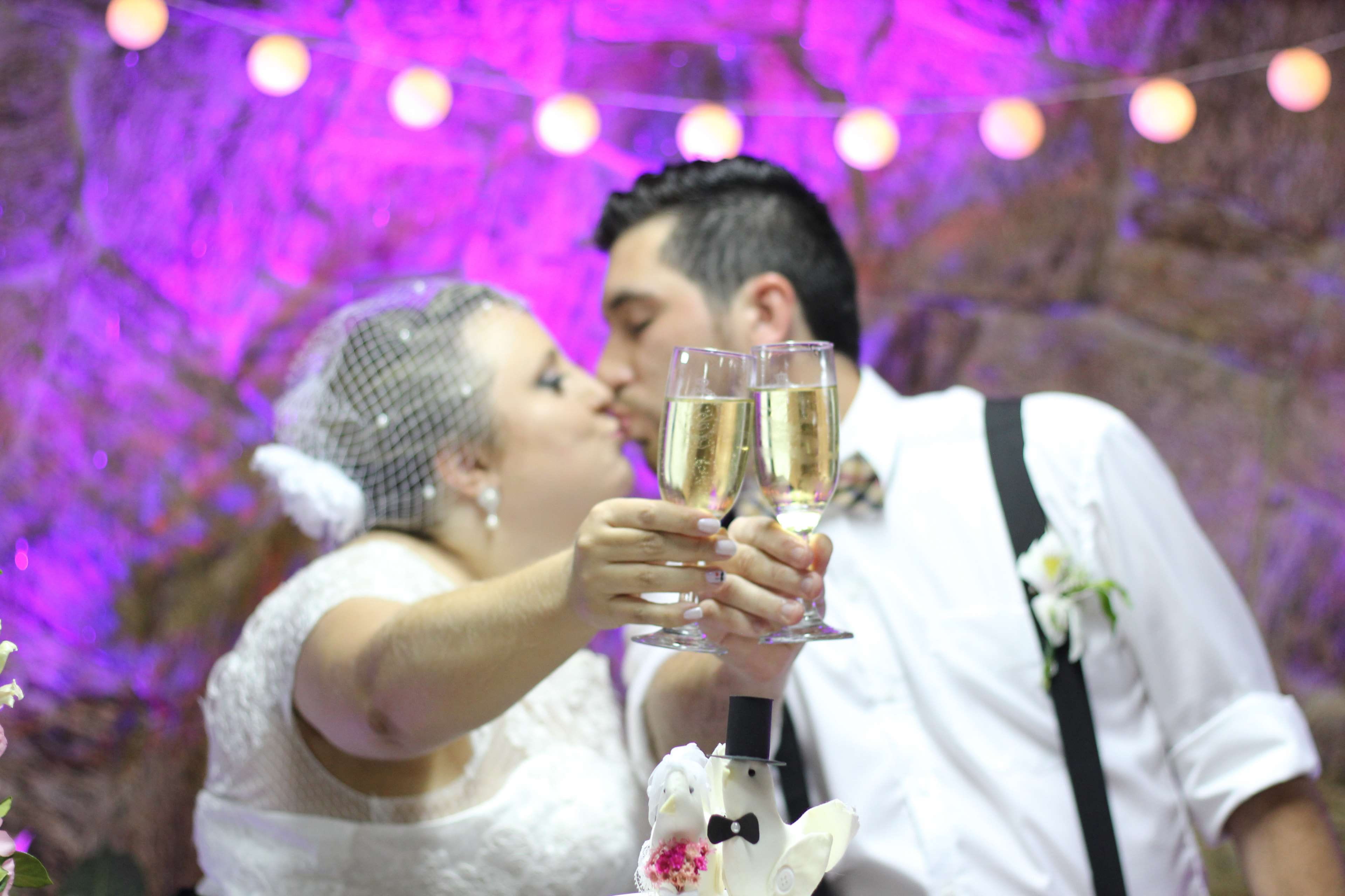 food and drink, 4K, focus on foreground, decor, couple, glass, refreshment, drink, celebration, indoors, bed of flowers, alcohol, waist up, wedding, decorated, HD Wallpaper