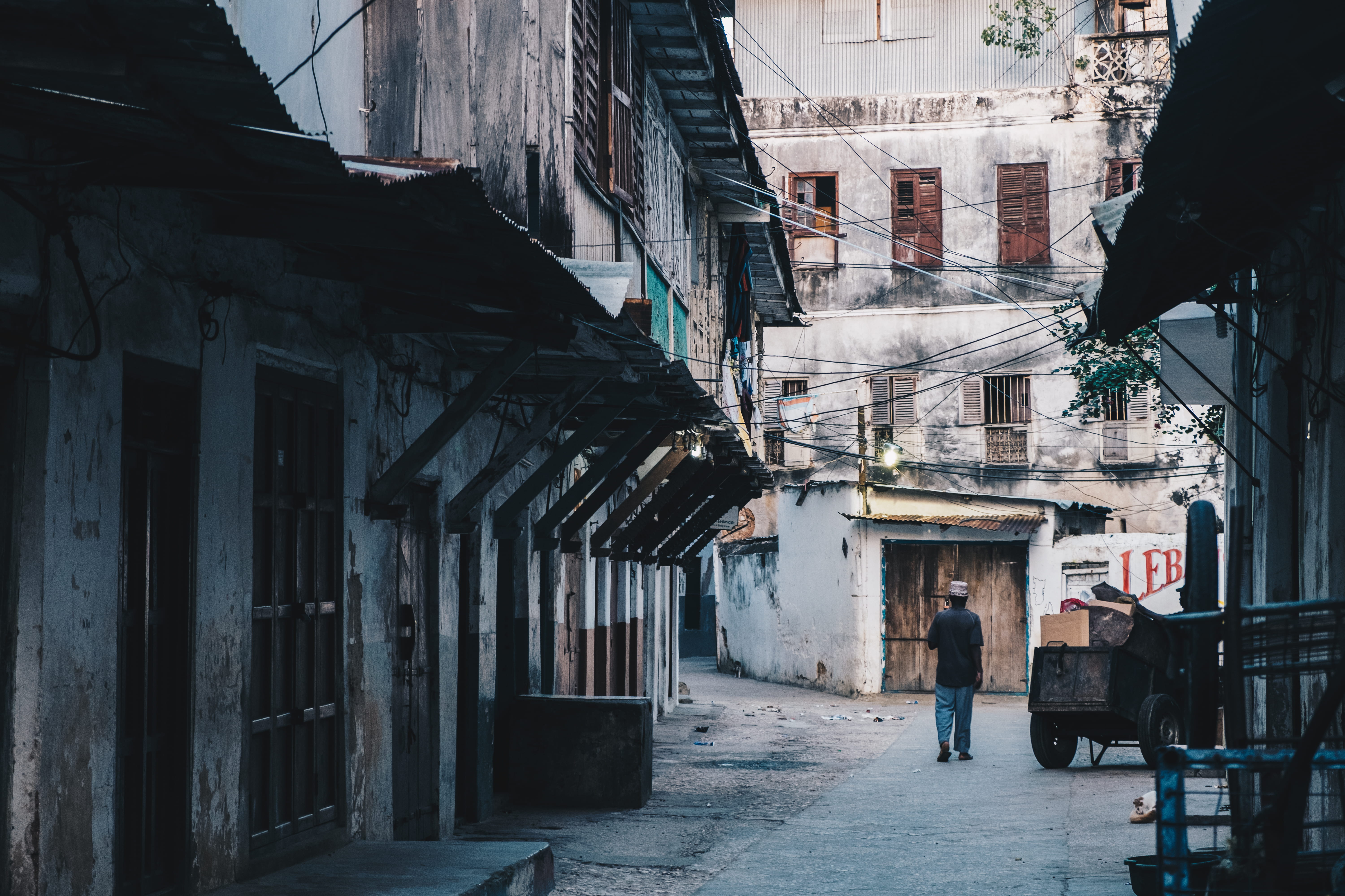 full length, concrete, brown, lifestyles, buildings, day, daytime, cart, leisure activity, 5K, street, one person, cityscape, slum, city, outdoors, unguja, HD Wallpaper