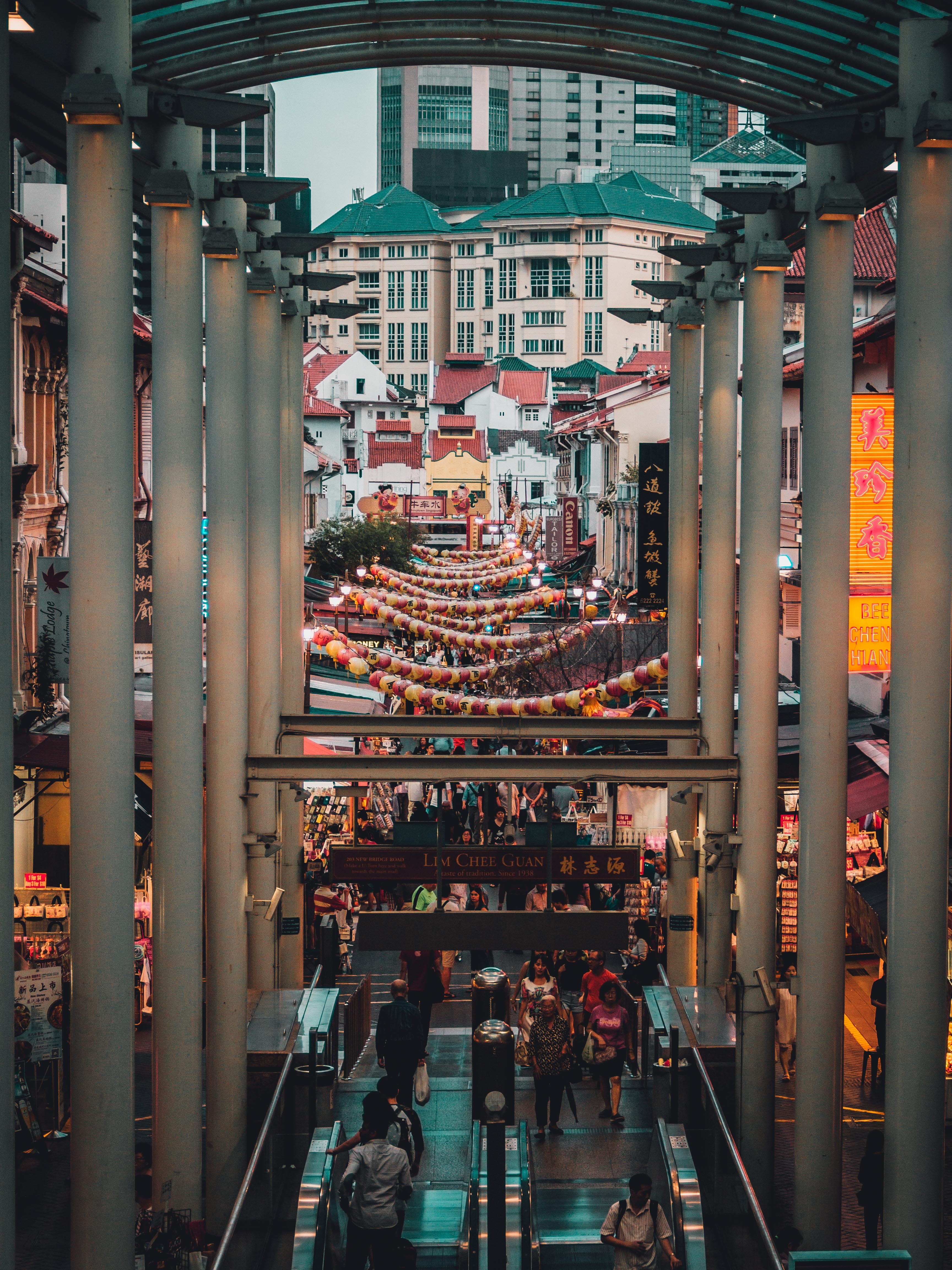 surrounded, canal, city life, urban, buildings, day, singapore, group of people, asium, crowd, built structure, architecture, lifestyles, stalls, incidental people, Phone HD Wallpaper