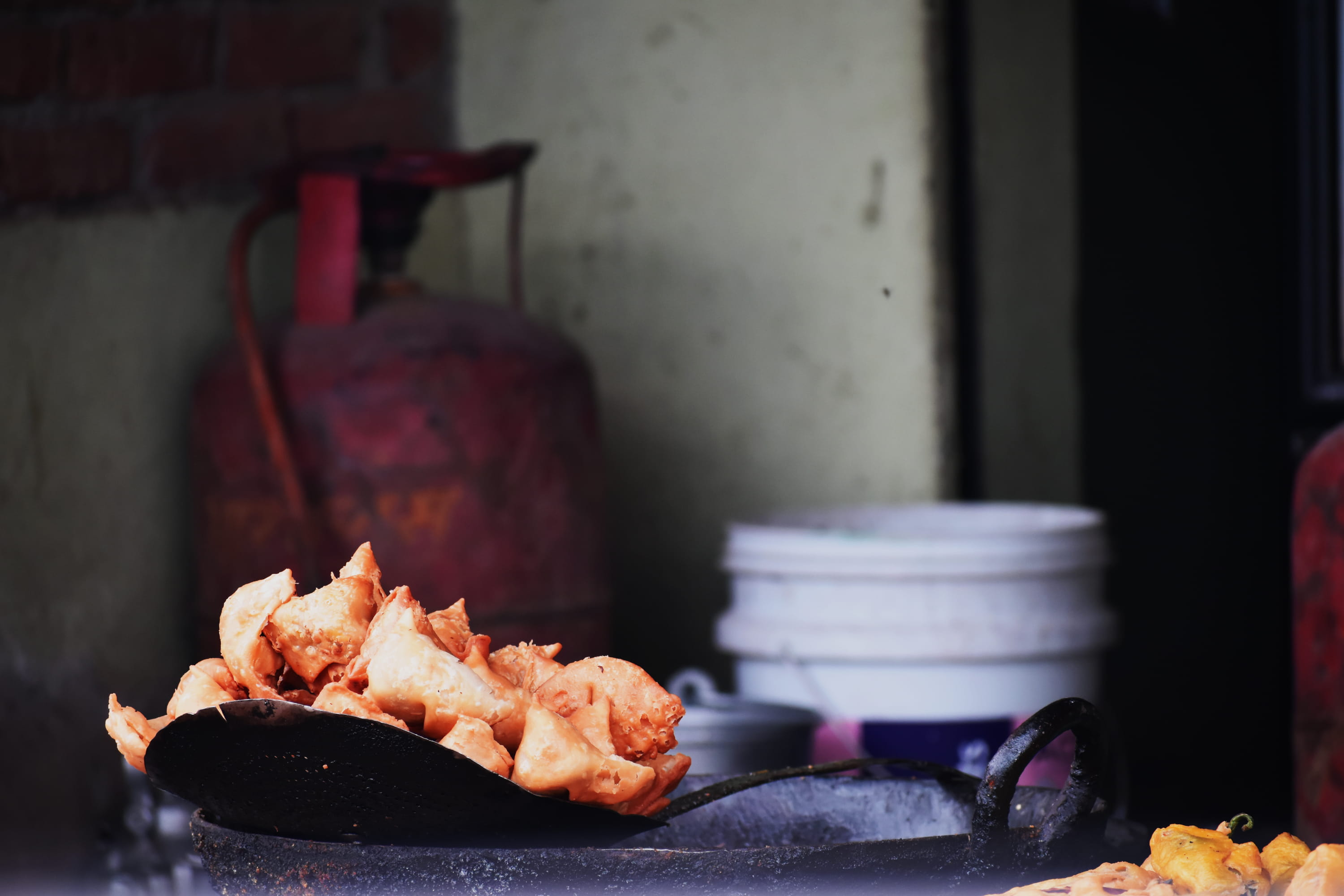 food and drink, deepfry, tray, selective focus, fritters, samosa, indoors, foodie, indian culture, 2K, close-up, plate, foodlover, asian food, fun, new delhi, HD Wallpaper