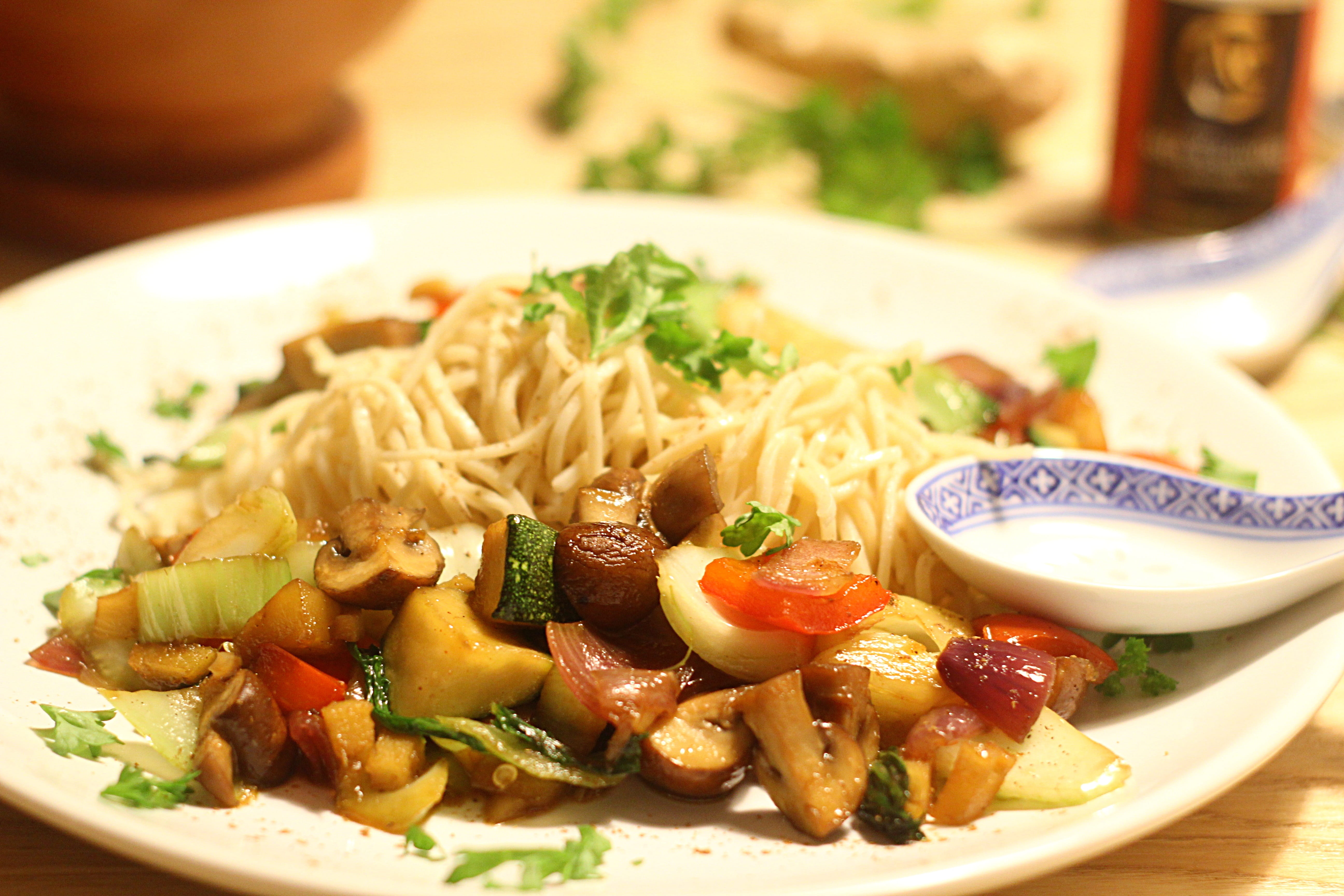 table, meal, cultures, serving size, plate, wok dish, chinese food, garnish, court, selective focus, italian food, Vegetables, Noodles, food, close-up, HD Wallpaper