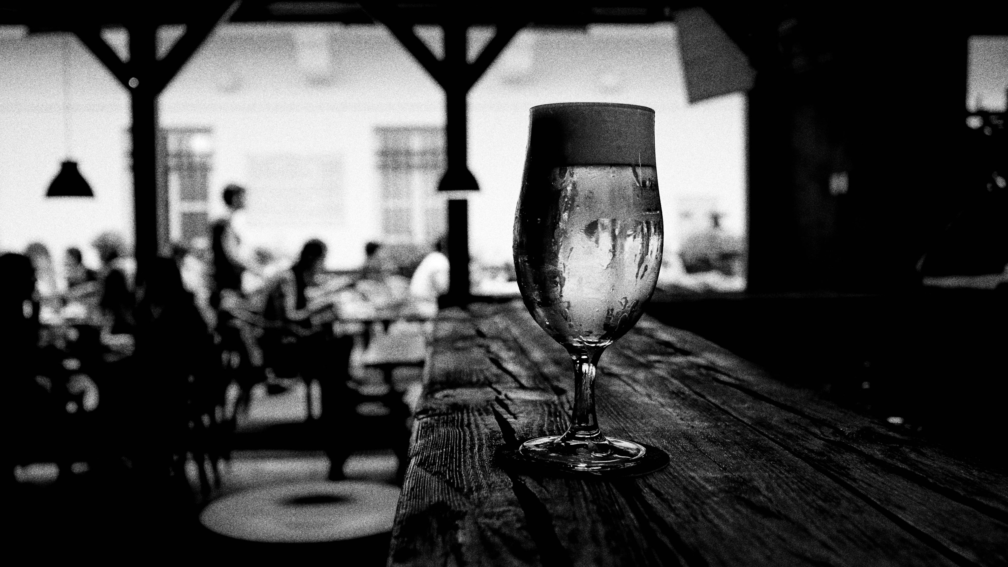 pub, table, wood, bnw, restaurant, indoors, 4K, food and drink, close-up, beer, drink, black and white, focus on foreground, glass - material, business, HD Wallpaper
