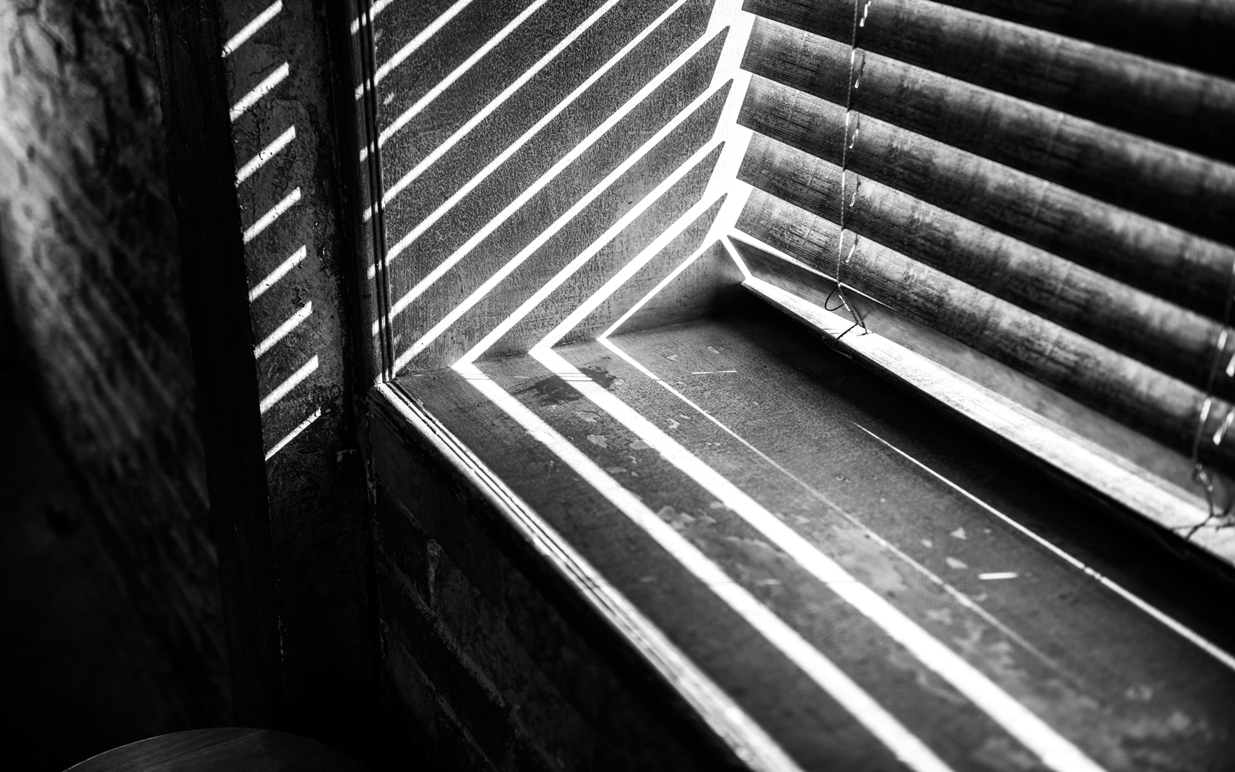 steps and staircases, 5K, day, high angle view, shadows, metal, no people, light, old, pattern, empty, grey, windows, close-up, bnw, seat, staircase, still life, HD Wallpaper