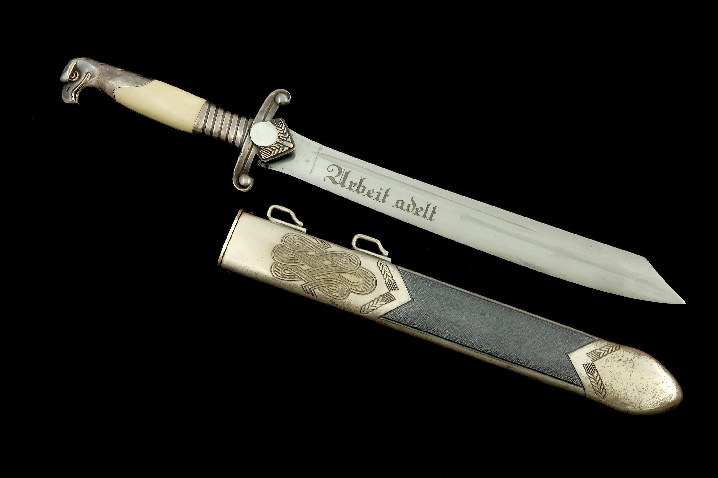 dagger, Third, close-up, Work, sign, sharp, metal, no people, officer, equipment, studio shot, still life, (Labor, table, labor, healthcare and medicine, HD Wallpaper