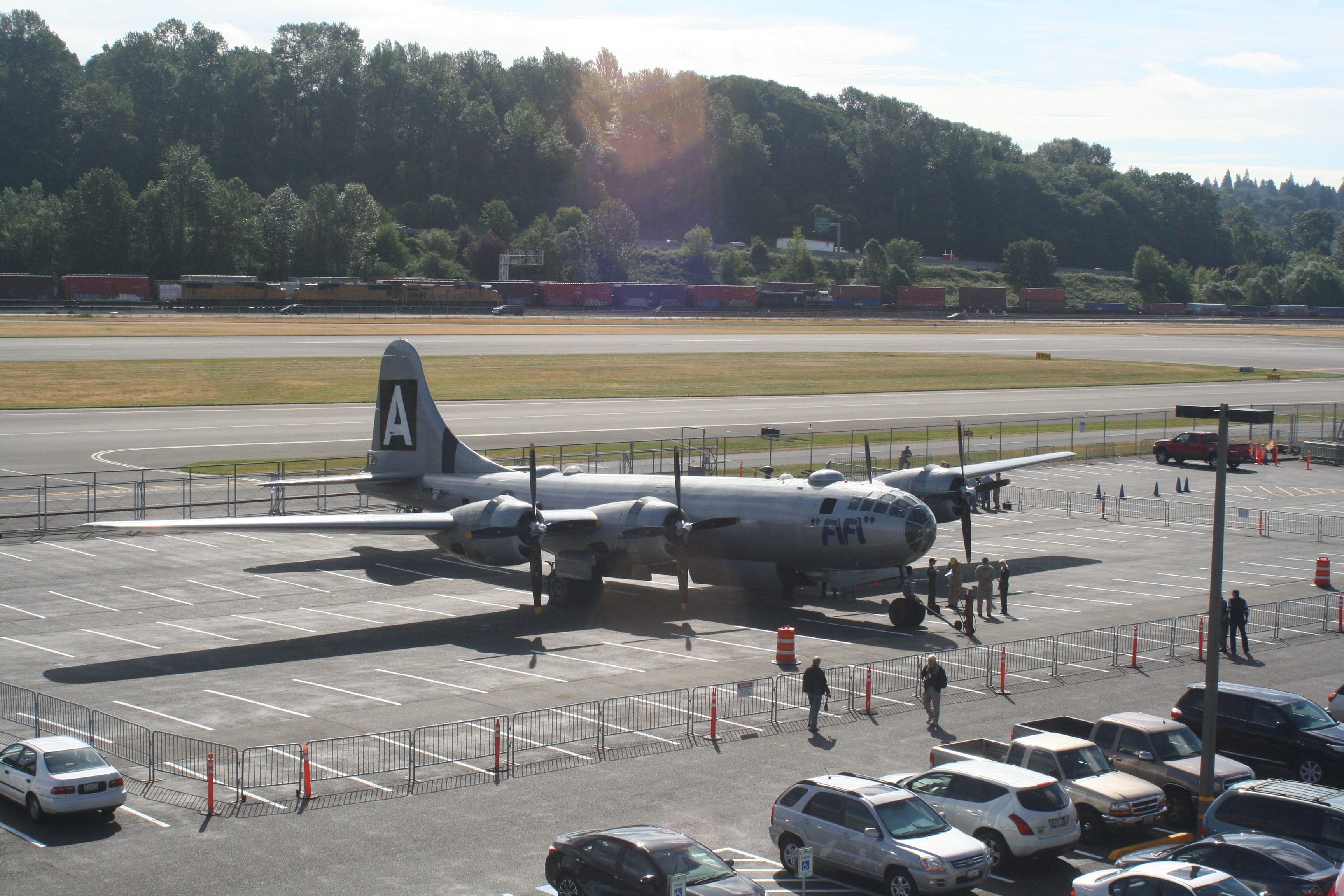 Ww-Ii, sunlight, B-29, transportation, land vehicle, incidental people, stationary, nature, Aircraft, mode of transportation, air vehicle, sky, airport, HD Wallpaper