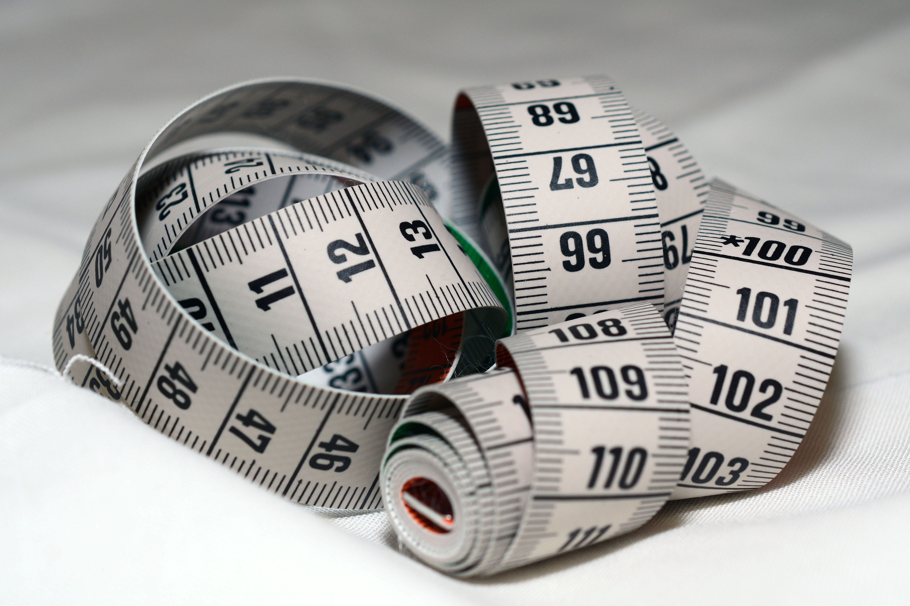 cut out, coiled, centimeters, gage, long, tape measure, wealth, number, white color, massband, still life, photo, 4K, instrument of measurement, indoors, HD Wallpaper