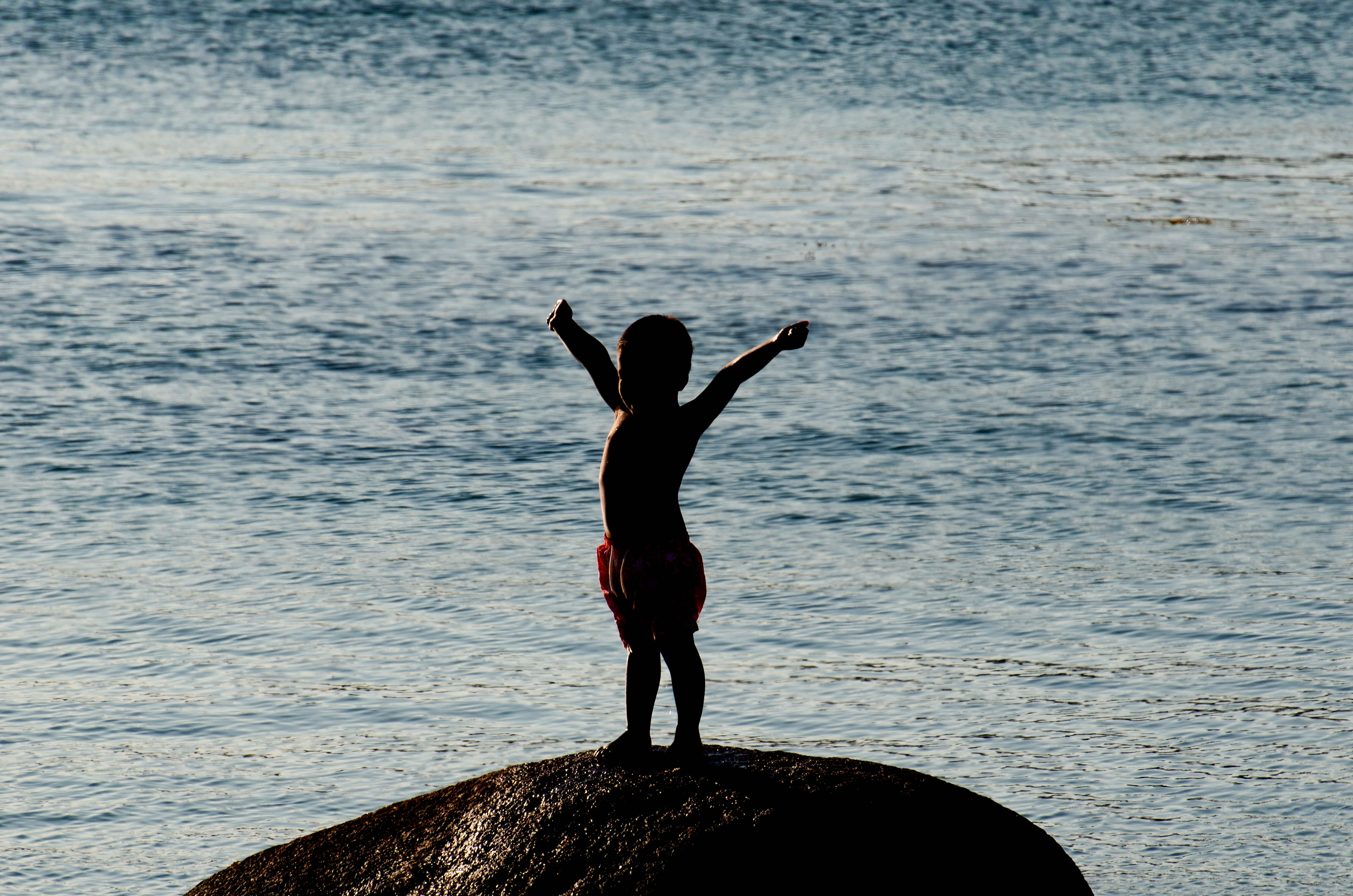 real people, one person, victoire, lifestyles, jeu, leisure activity, sea, bord de mer, standing, solid, water, nature, plage, exercising, rock, beach, HD Wallpaper
