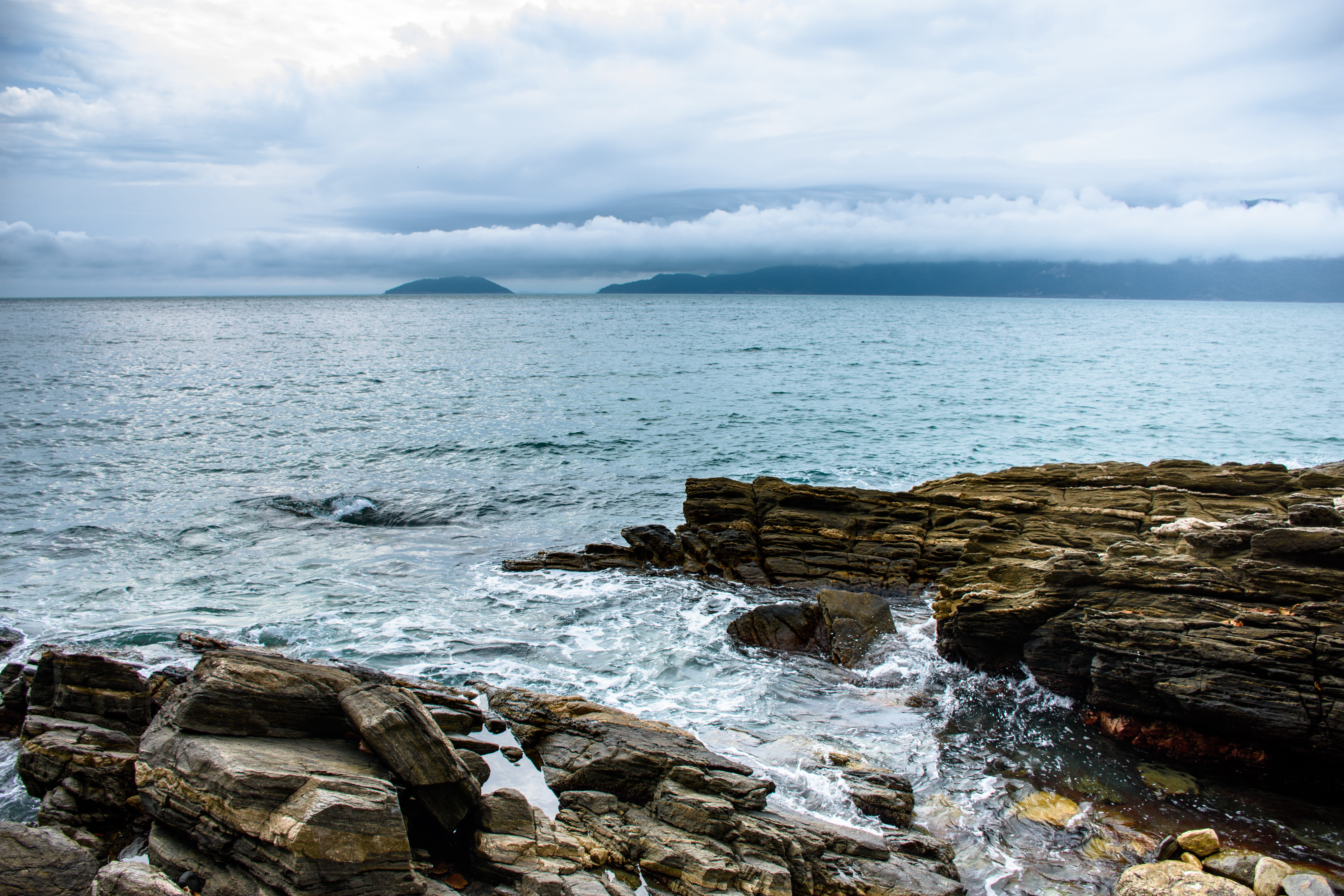 no people, tranquility, land, cloud - sky, tranquil scene, mar, nature, water, stones, beach, horizon over water, sea, rock - object, ocean, ilhabela, day, HD Wallpaper