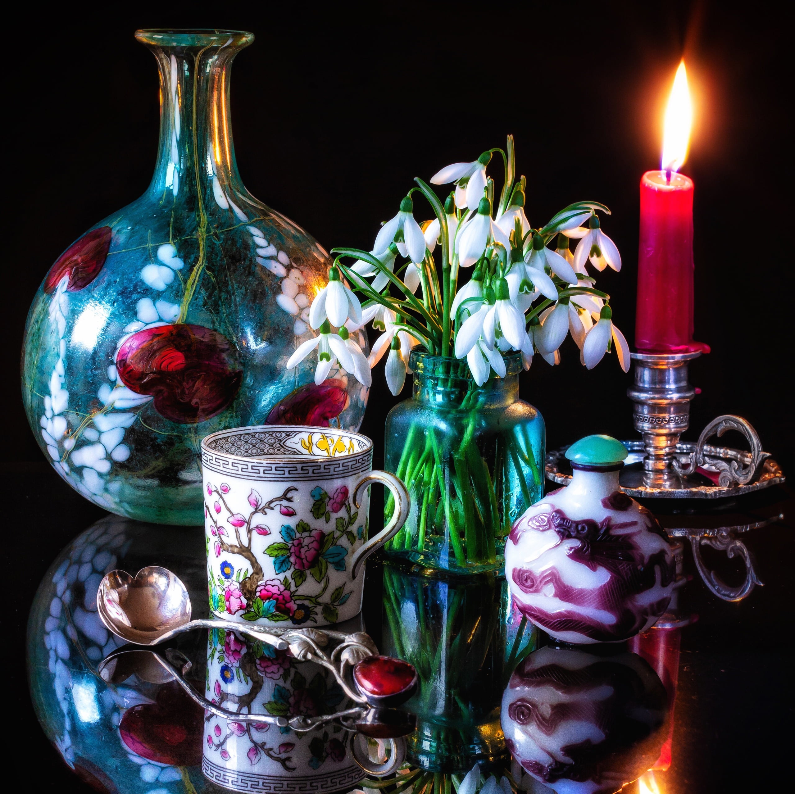 spoon, snowdrops, candle, still life, reflection, 2K, a bunch, bottle, flowers, mug, style, HD Wallpaper