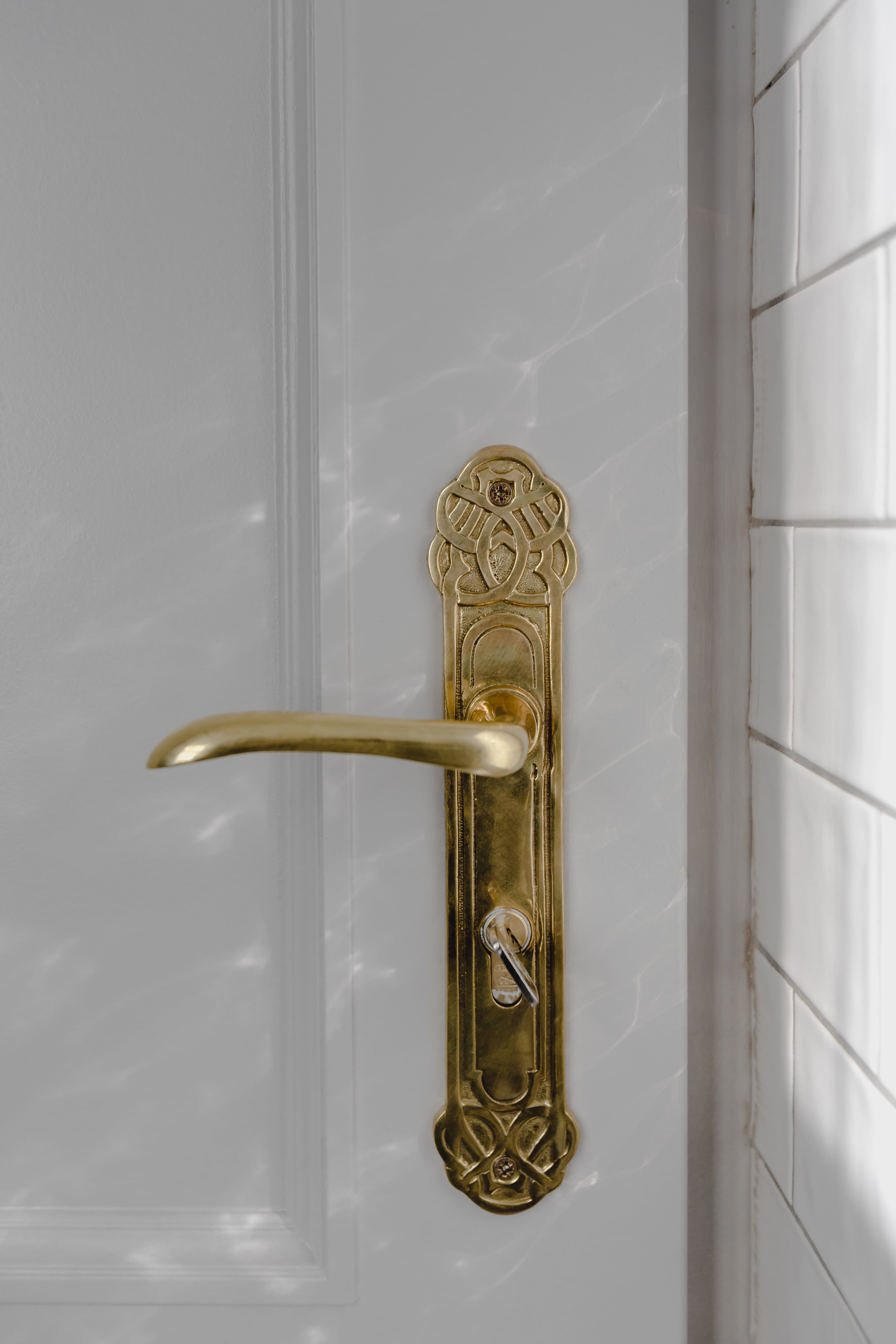 doorknob, classic, still life, elegance, wall - building feature, vintage, single object, elegant, 5K, door, luxury, gold colored, entrance, plated, gold, Phone HD Wallpaper