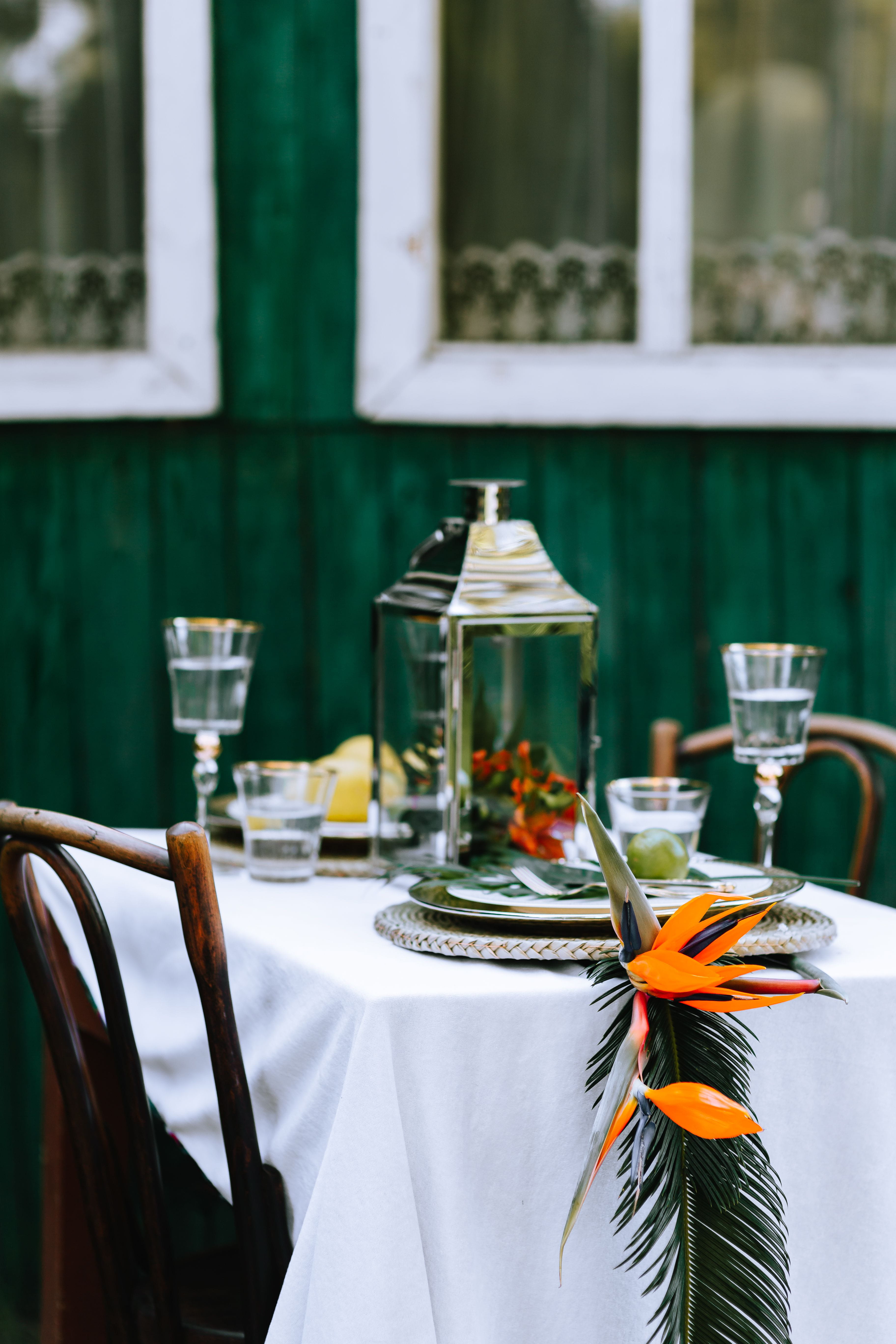 setting, glass, close-up, outdoors, celebration, silverware, drink, sago palm, plates, Exotic, wedding, focus on foreground, Elegant, place Setting, flowers, Phone HD Wallpaper