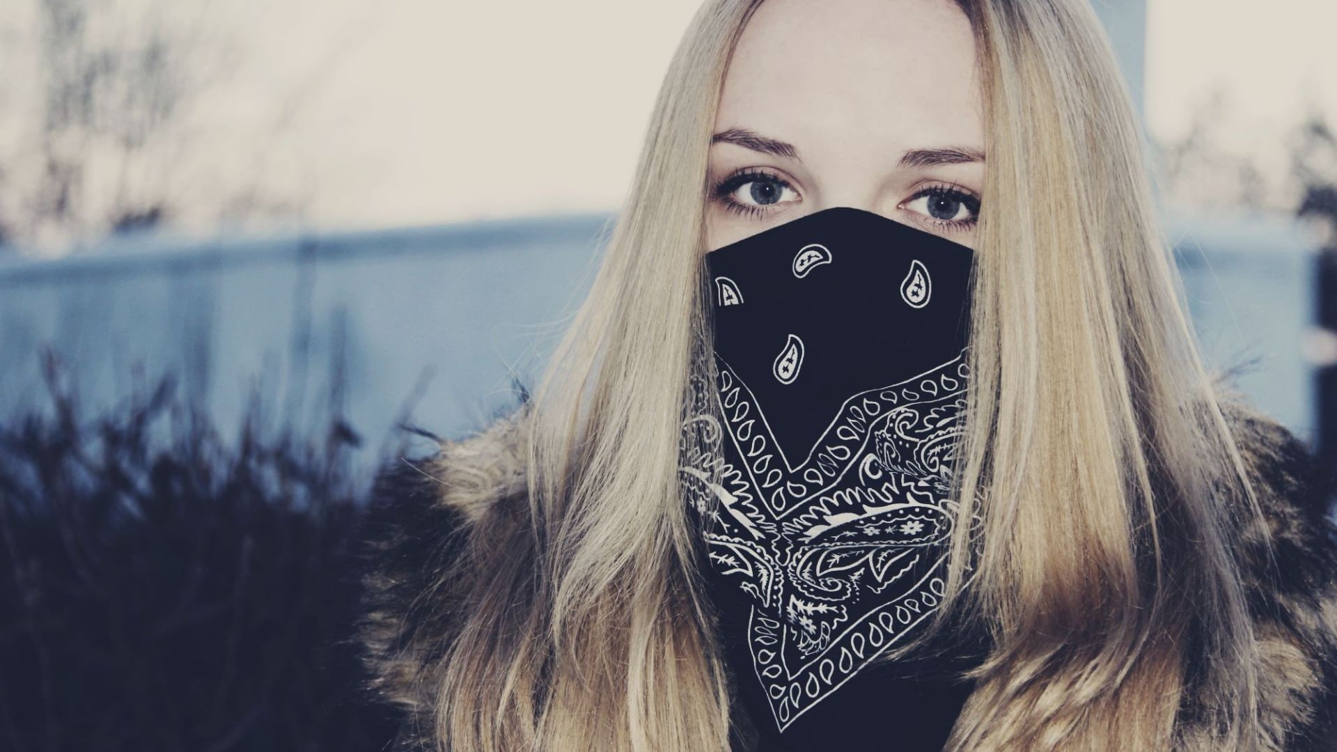 focus on foreground, real people, warm clothing, beauty, human hair, winter, hairstyle, model, women, adult, blonde, portrait, looking at viewer, bandanas, HD Wallpaper
