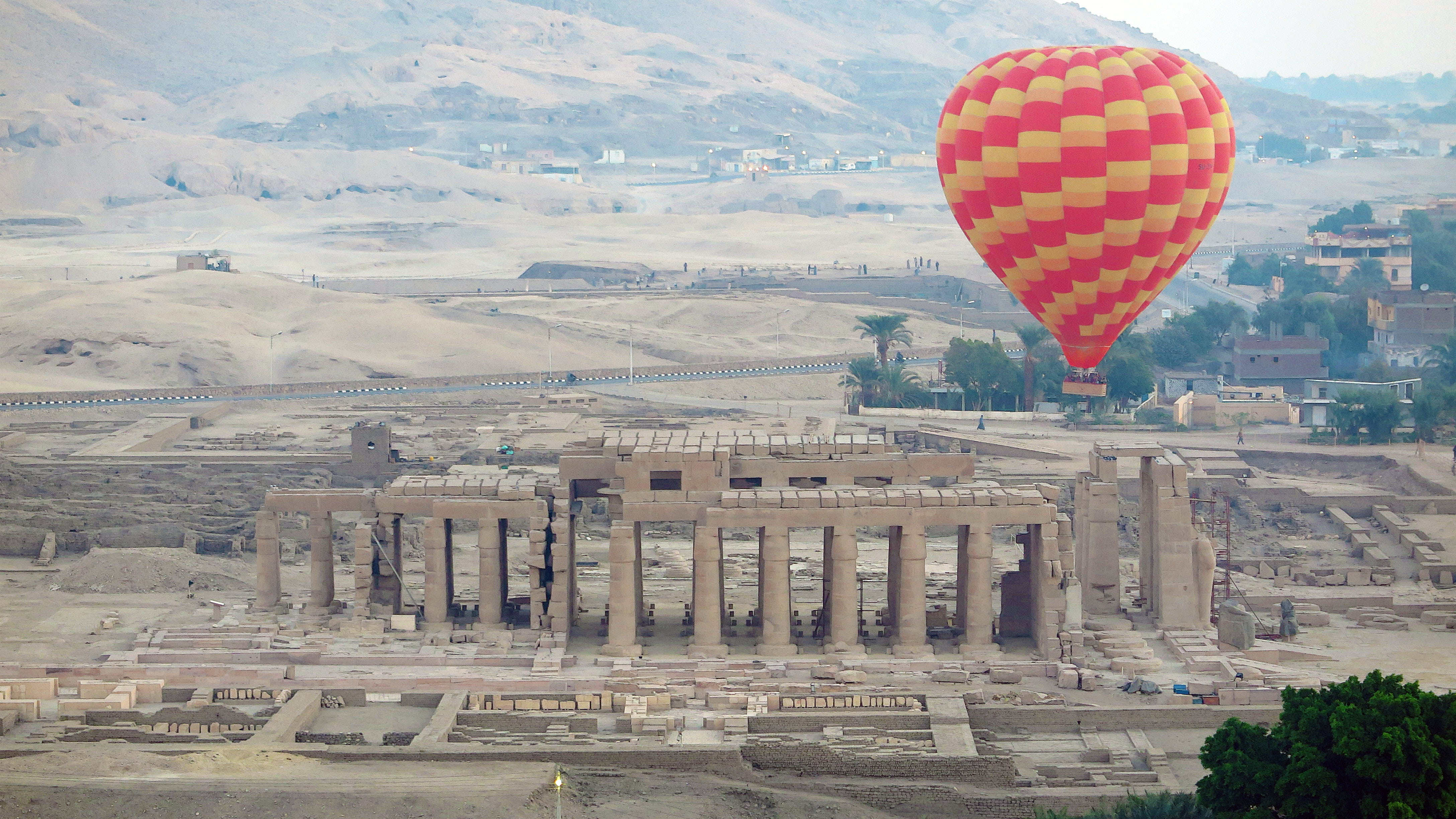 ancient civilization, building, outdoors, tourism, nile, daytime, hot air balloon, ballooning festival, flying, transportation, built structure, the valley of the nobles, HD Wallpaper