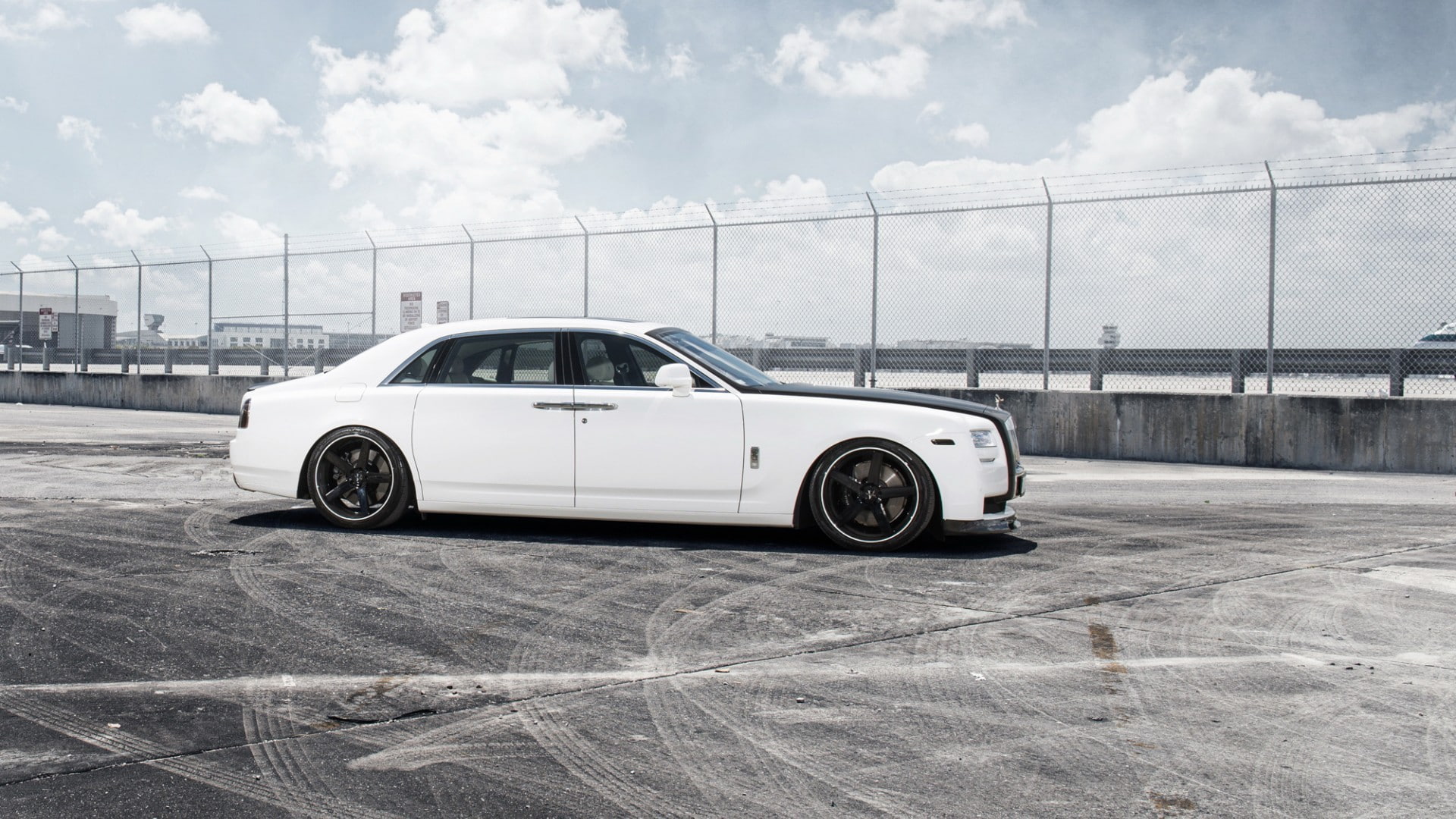 city, mode of transportation, car, Rolls-Royce Phantom, motor vehicle, nature, cloud - sky, on the move, travel, outdoors, street, 1080P, sky, transportation, HD Wallpaper