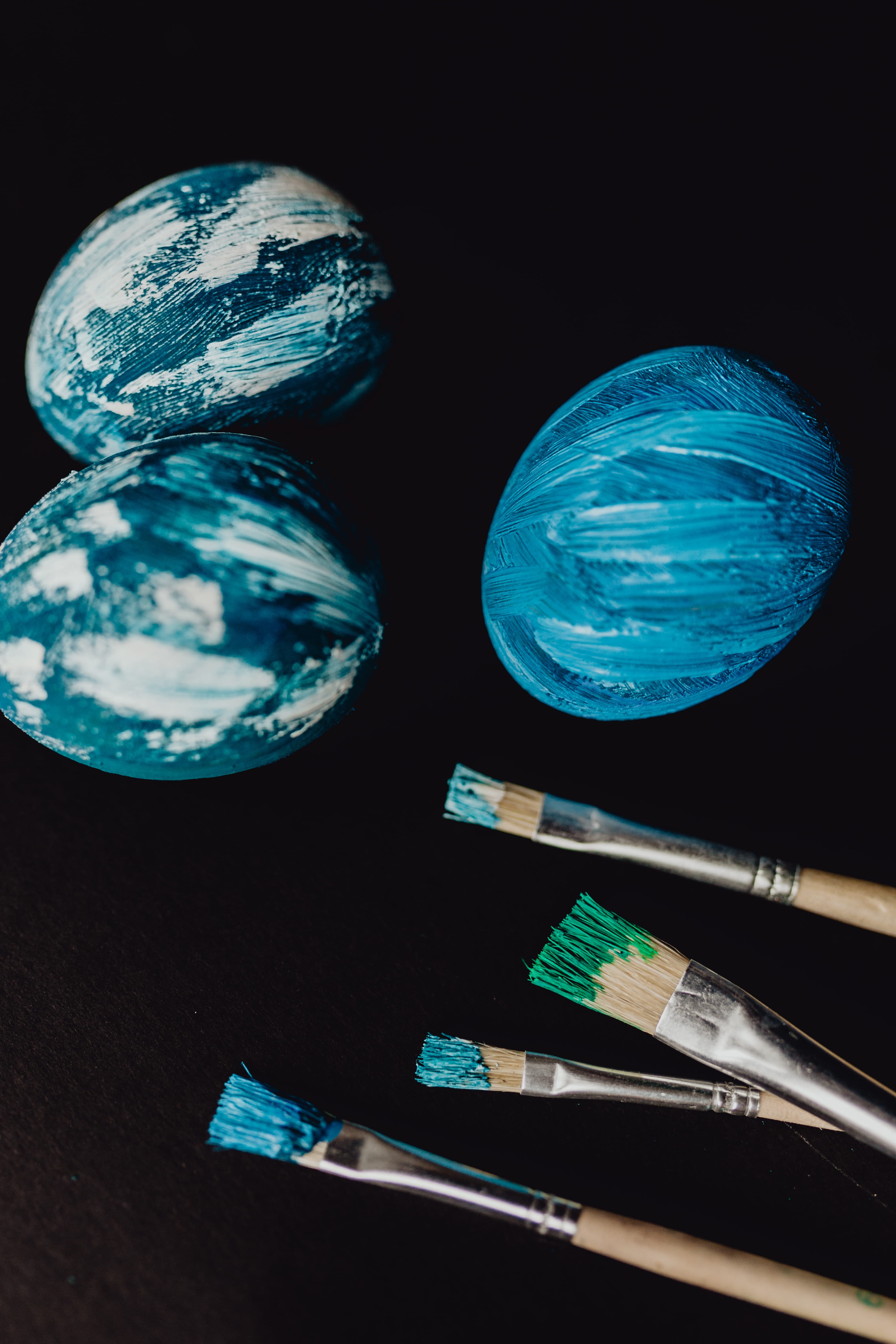 eggs, no people, studio shot, 4K, art and craft, narcotic, homemade, painted, decorated, coloring, tradition, paintbrush, recreational drug, blue, art and craft equipment, Phone HD Wallpaper