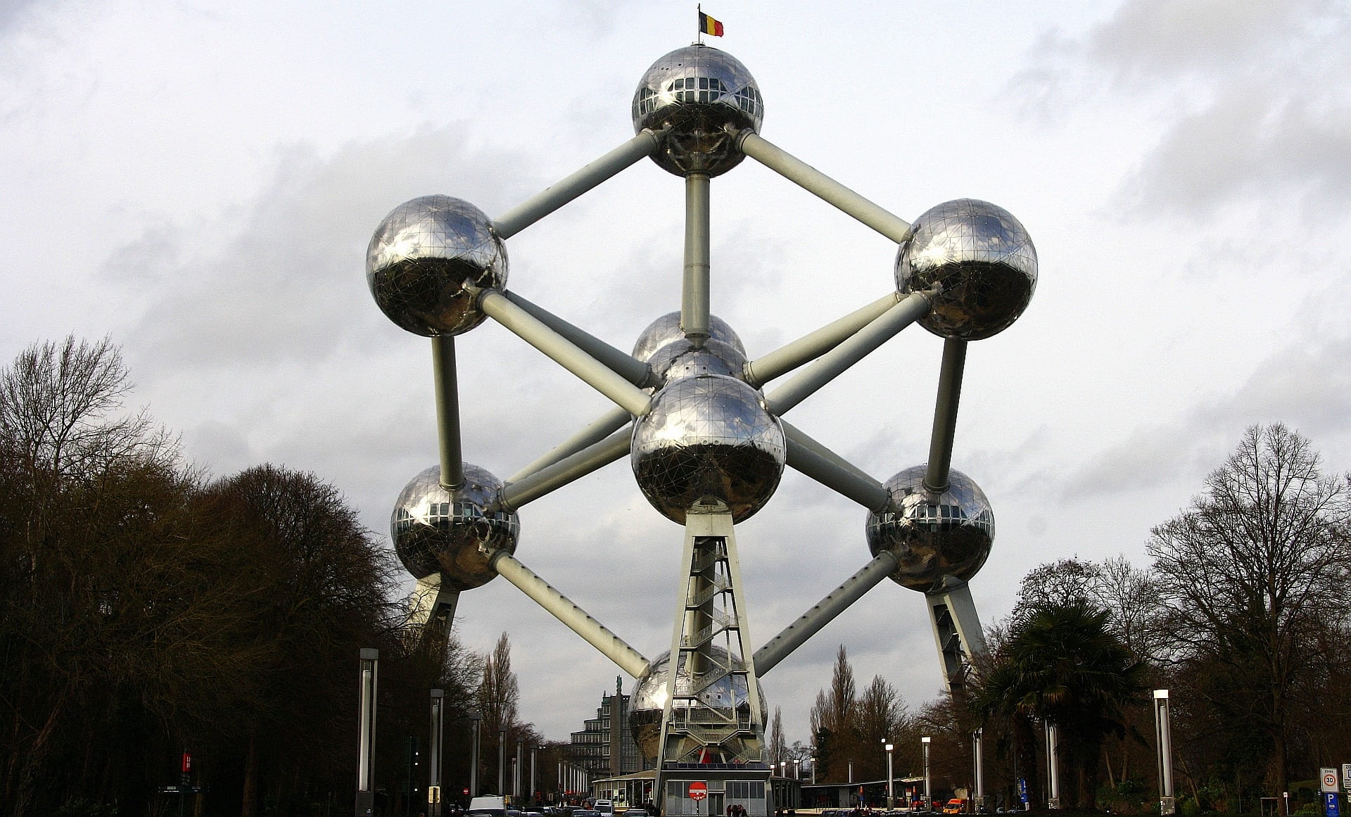 outdoors, building exterior, metal, day, worlds fair, 1080P, plant, architecture, atomium, belgium, no people, brussels, cloud - sky, steel, silver colored, HD Wallpaper