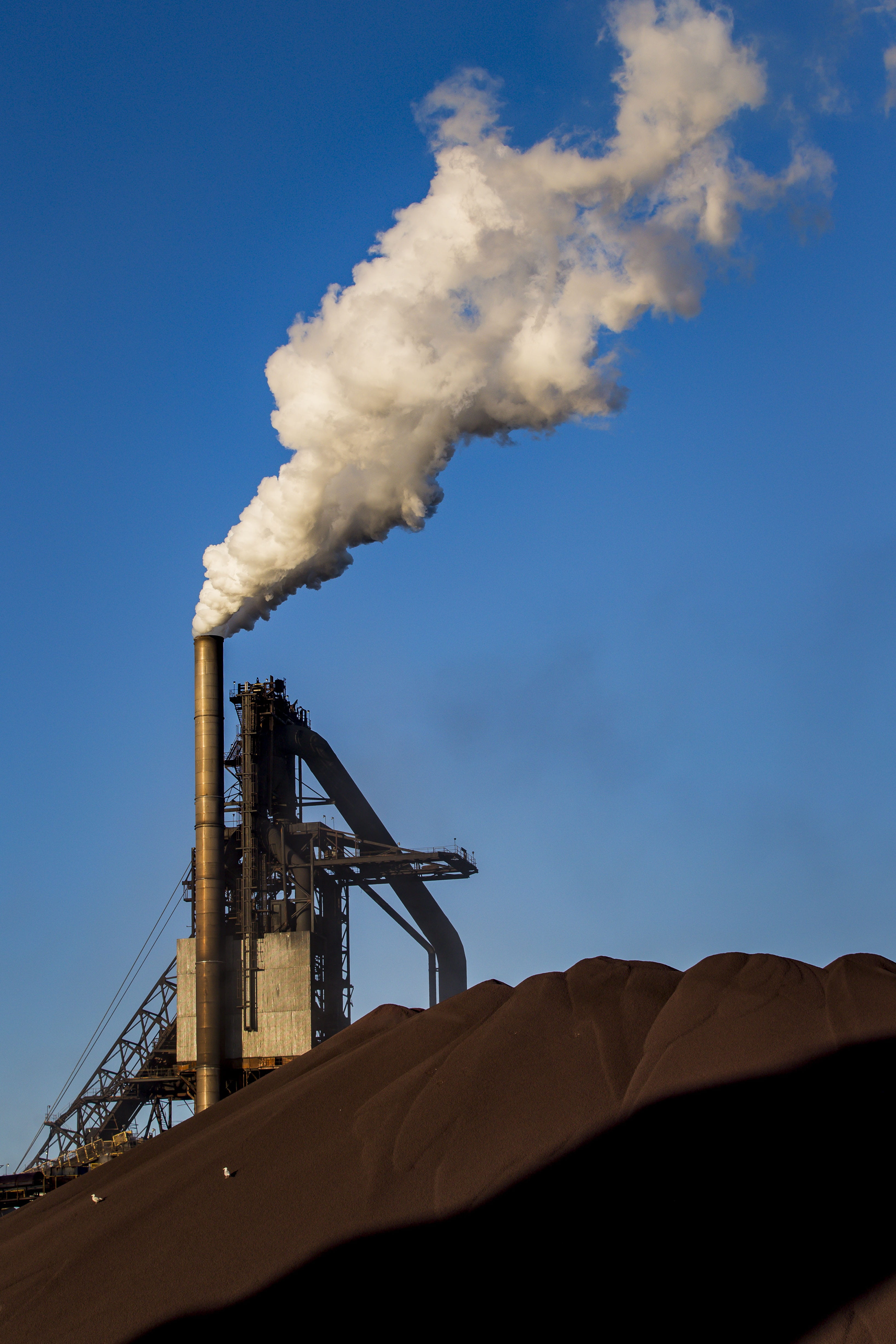 michigan, blue, low angle view, manufacturing, nature, gas, sky, no people, fuel and power generation, steel, outdoors, shipment, smoke, built structure, Phone HD Wallpaper