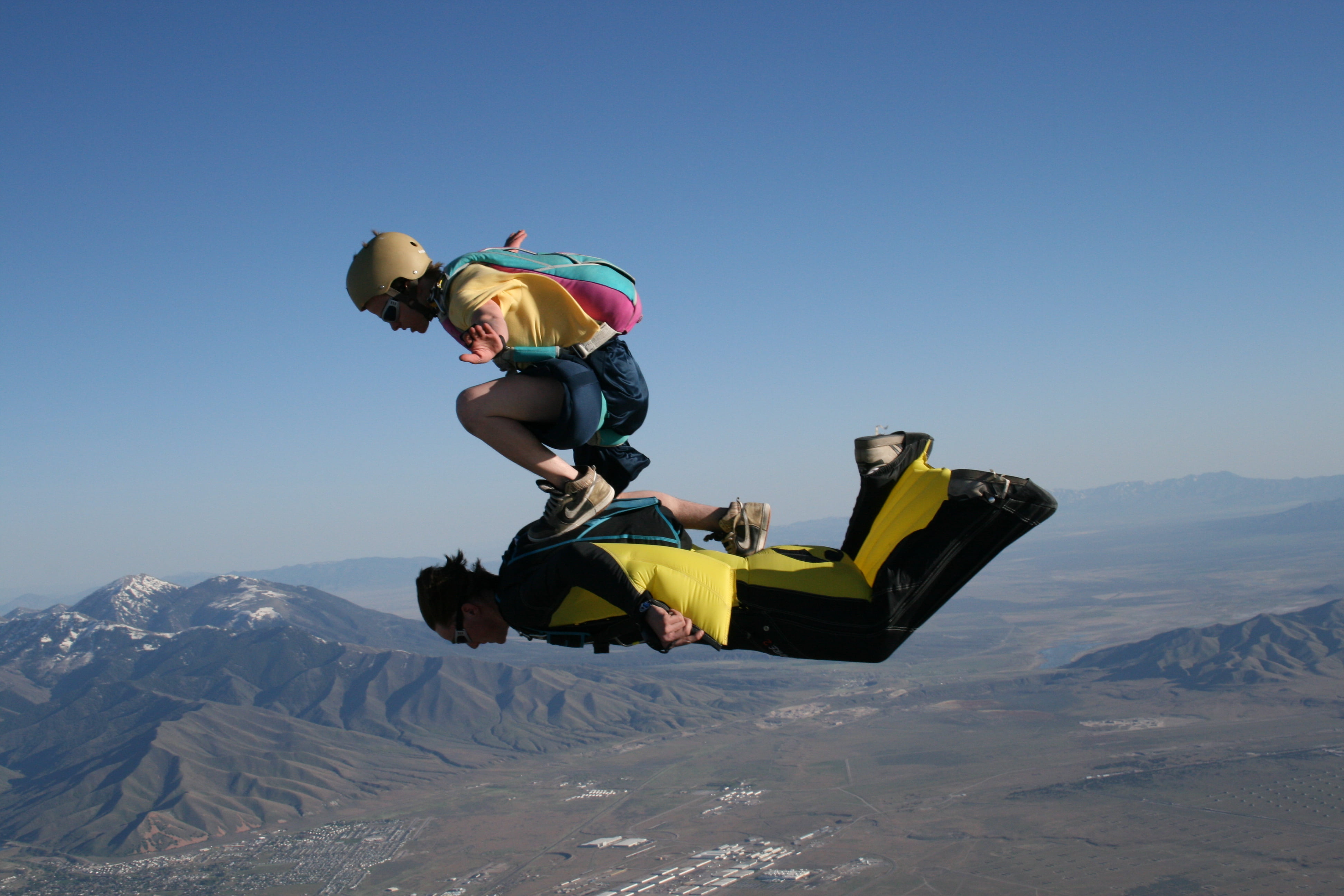 mountain, horizon, day, mid-air, pearls, fun, young adult, blue, parachute, mountains, sky, jumping, pink, real people, 4K, outdoors, people, full length, HD Wallpaper