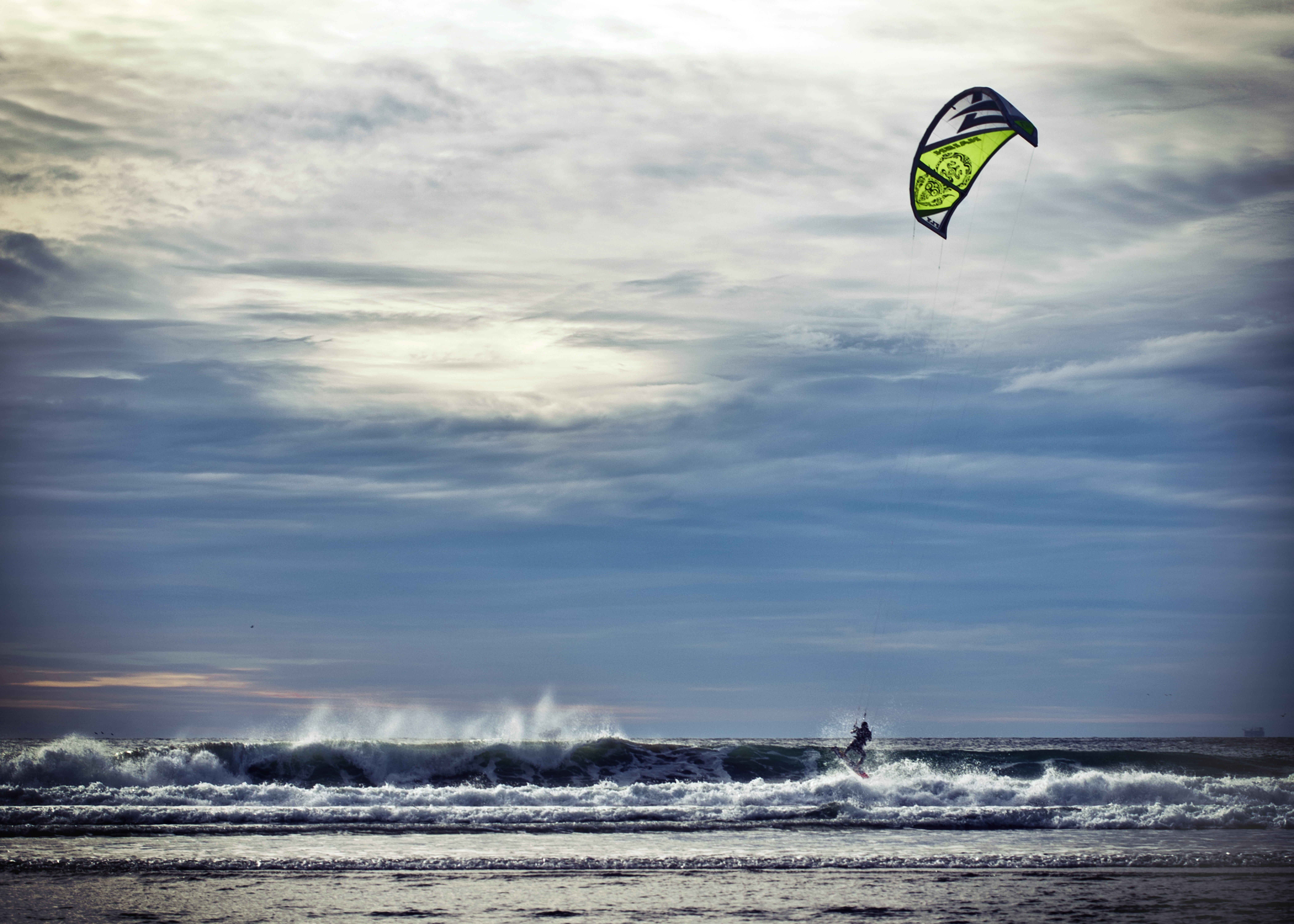 motion, beauty in nature, Kite Surfing, ocean, adventure, horizon over water, 8K, recreational Pursuit, waves, outdoors, aquatic sport, action, blue, real people, HD Wallpaper