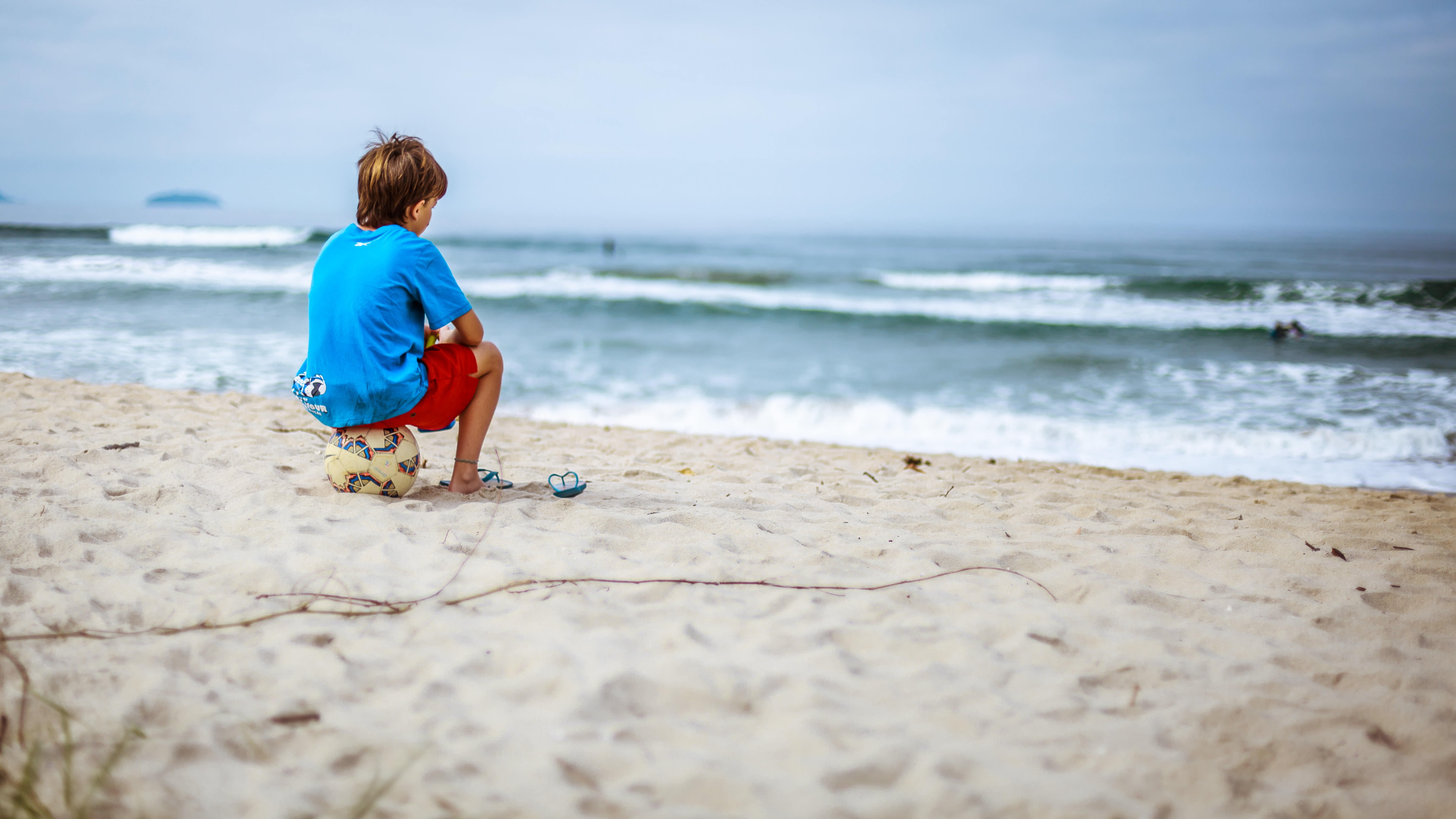 one person, vacation, child, rear view, sky, daytime, offspring, wave, sand, beach, childhood, water, sun, waves, fun, ball, enjoyment, ocean, soccer, summer, HD Wallpaper